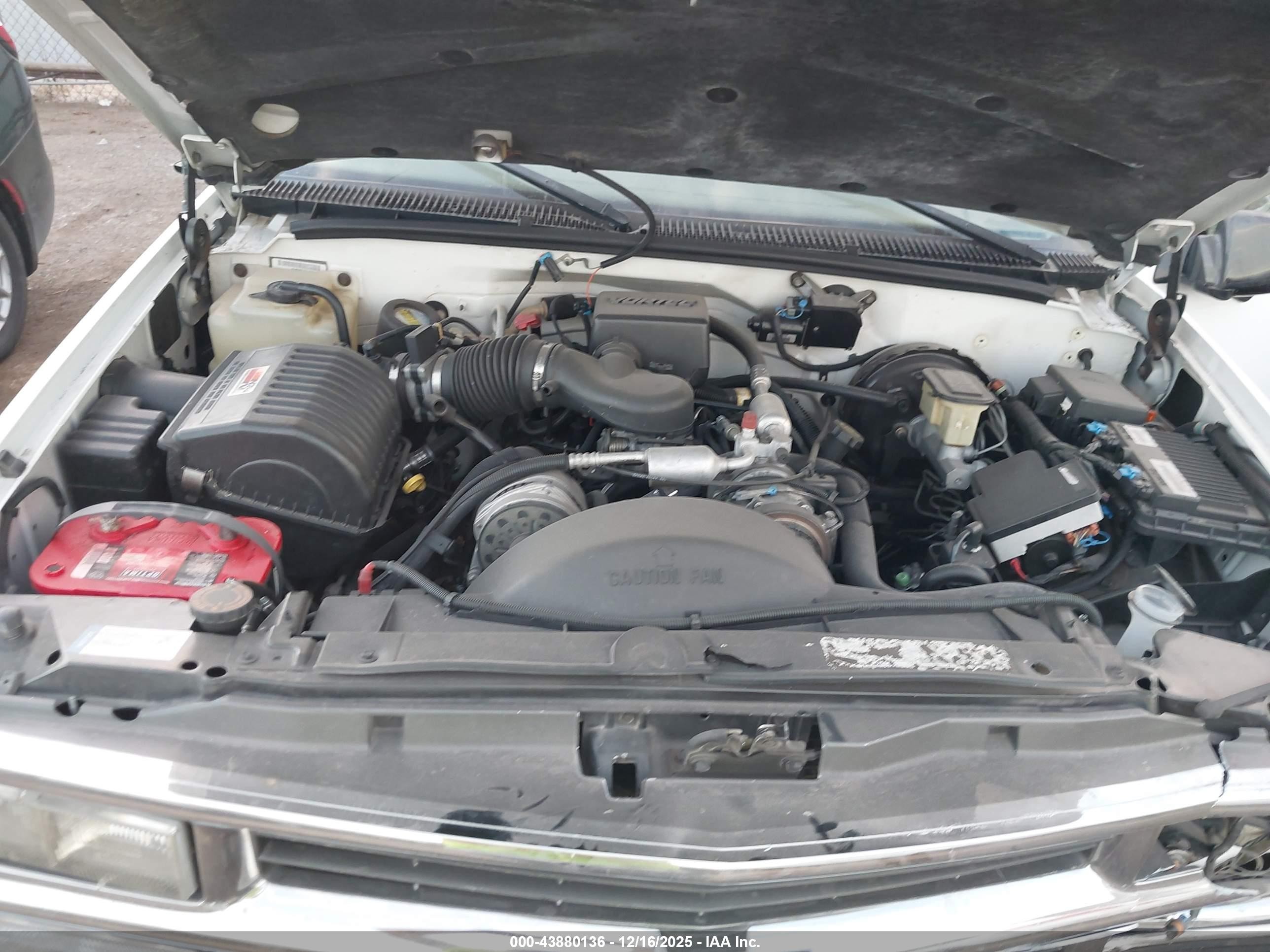 1999 Chevrolet Tahoe Ls White vin: 1GNEK13R8XJ325832