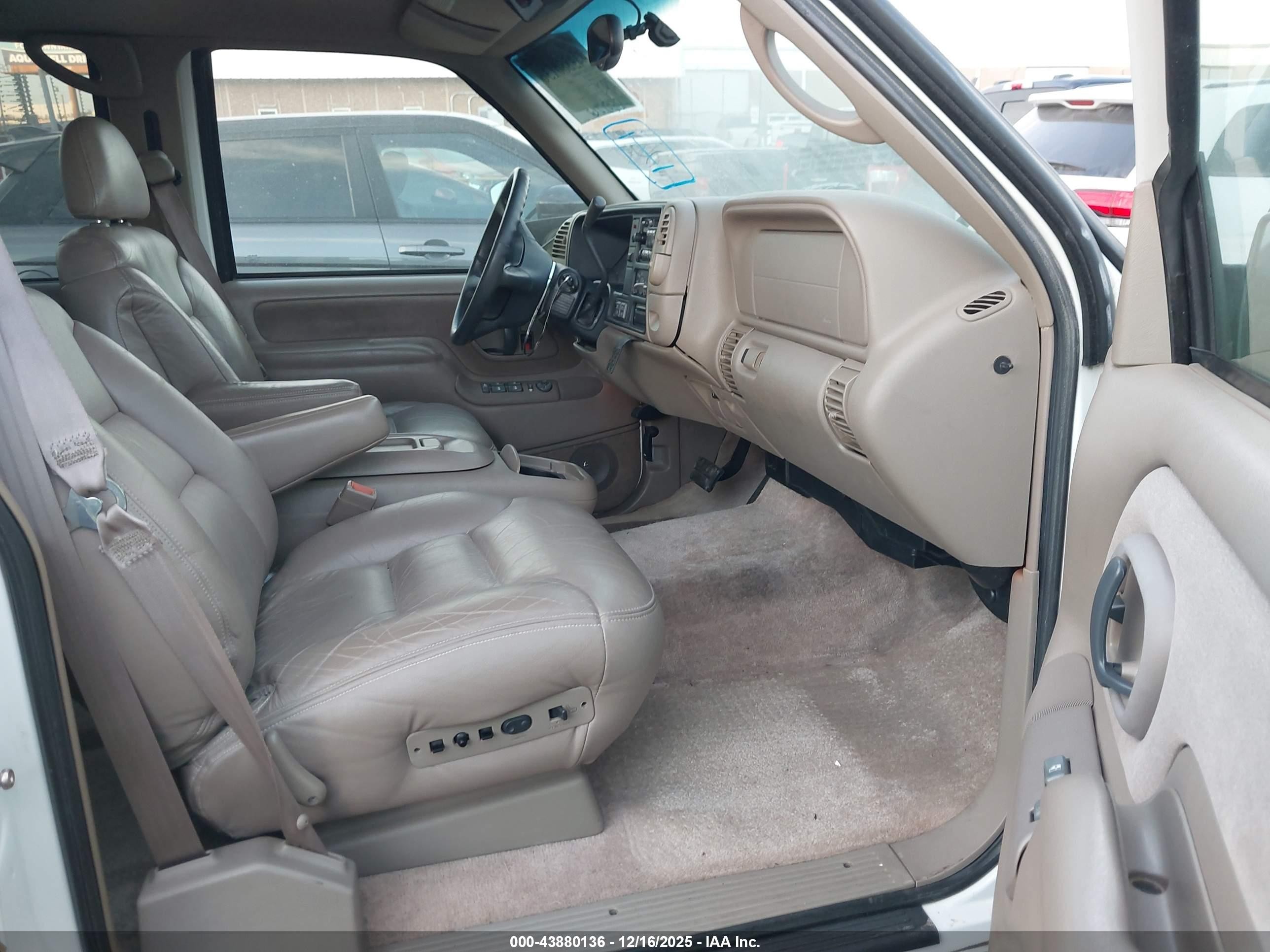 1999 Chevrolet Tahoe Ls White vin: 1GNEK13R8XJ325832