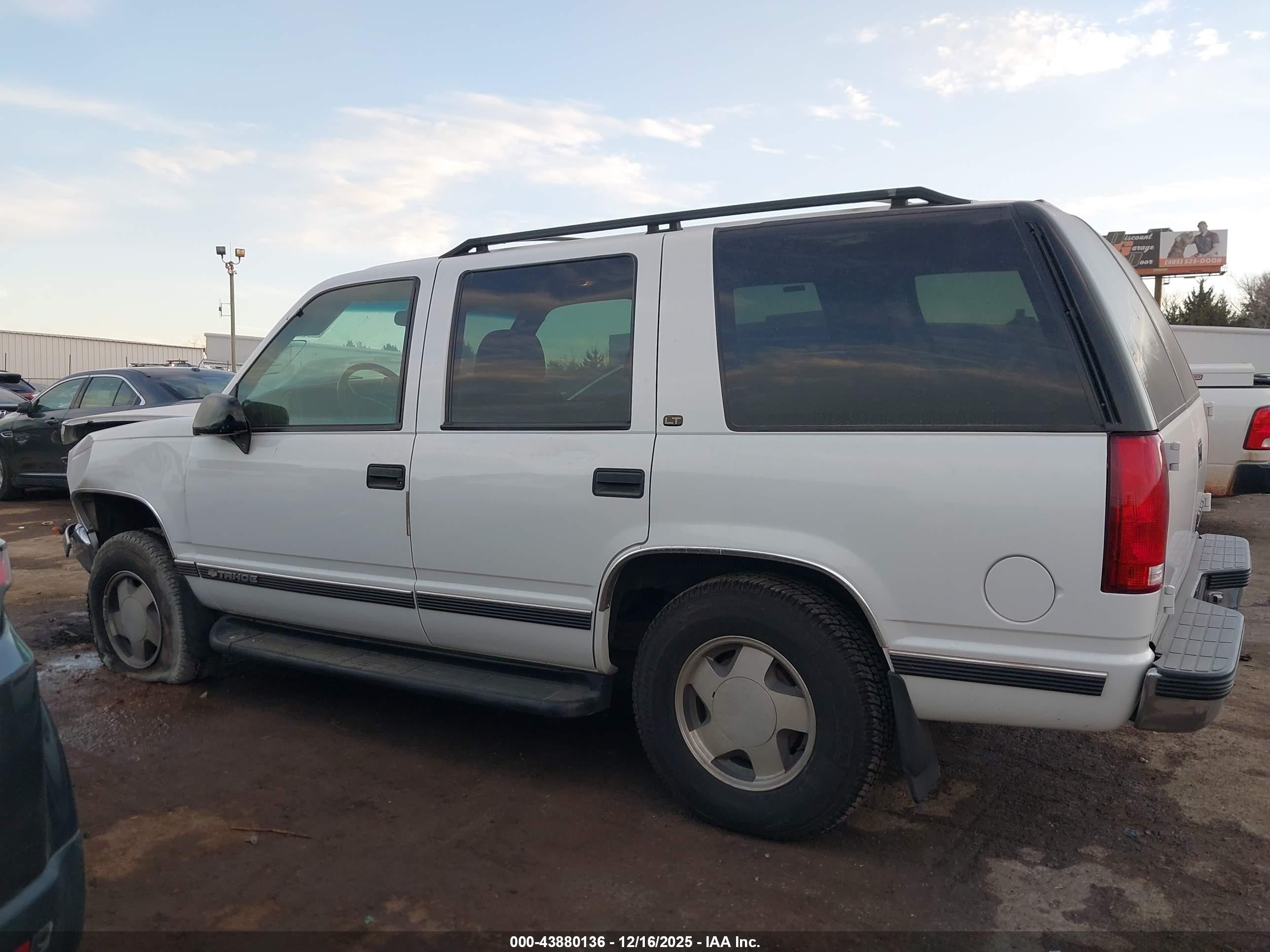 1999 Chevrolet Tahoe Ls White vin: 1GNEK13R8XJ325832