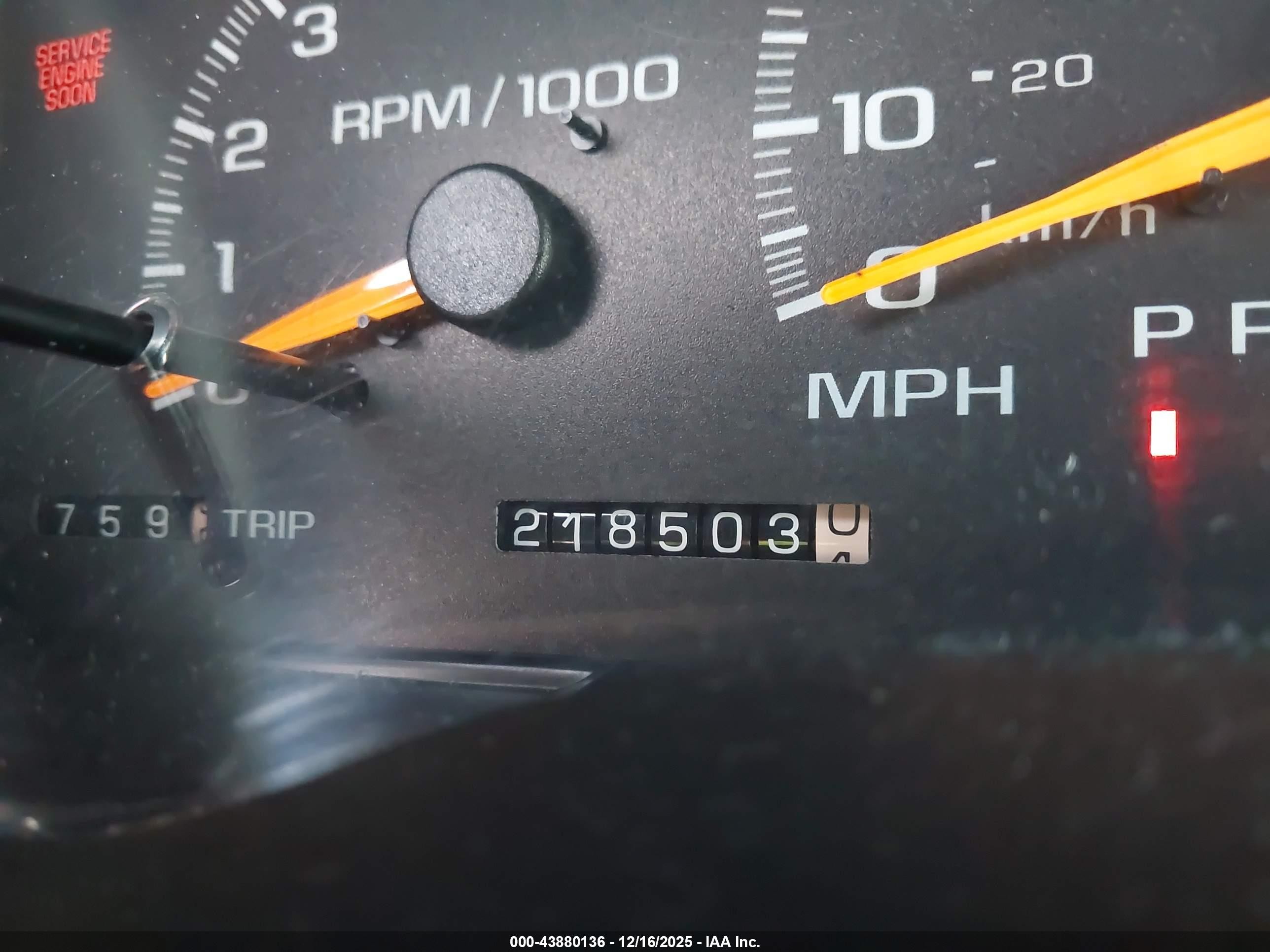 1999 Chevrolet Tahoe Ls White vin: 1GNEK13R8XJ325832