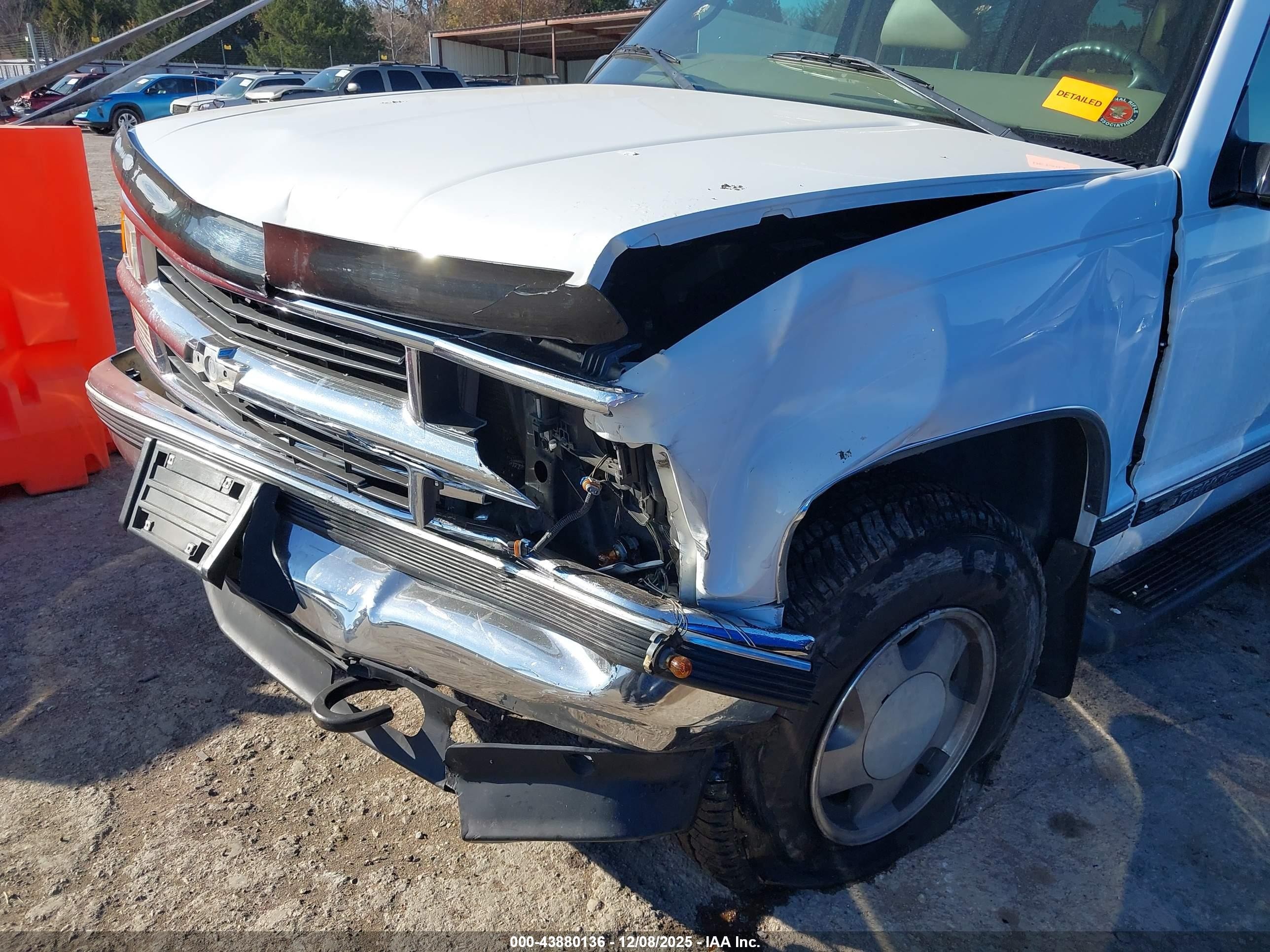 1999 Chevrolet Tahoe Ls White vin: 1GNEK13R8XJ325832