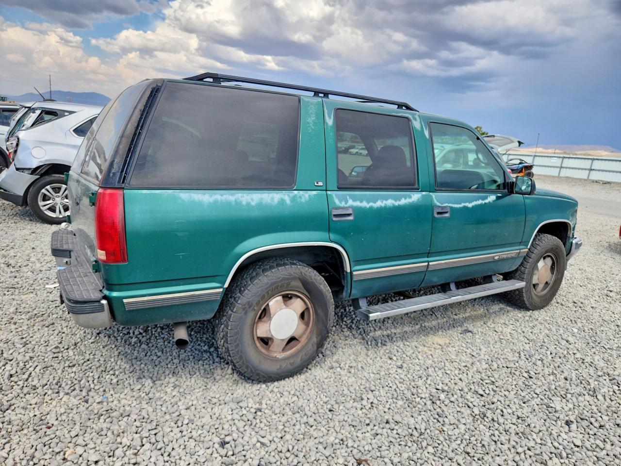 1999 Chevrolet Tahoe K1500 Зеленый vin: 1GNEK13R8XJ347491