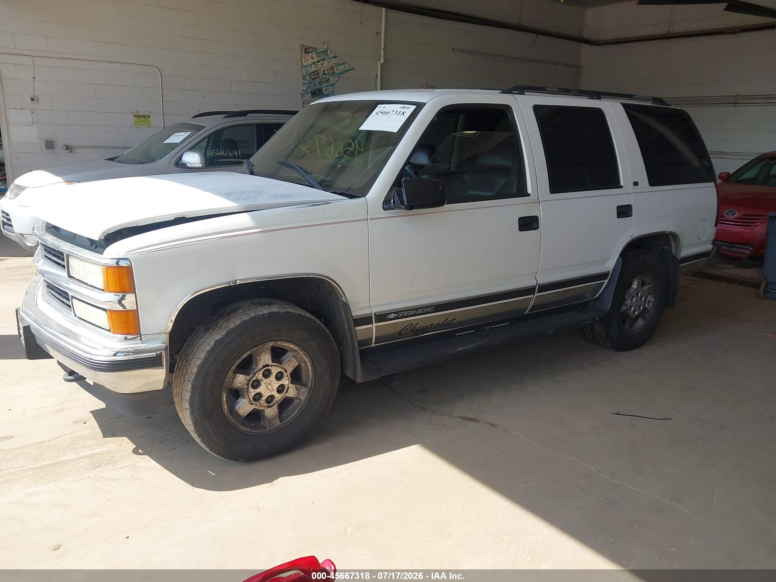 1999 Chevrolet Tahoe Ls White vin: 1GNEK13R8XJ531457
