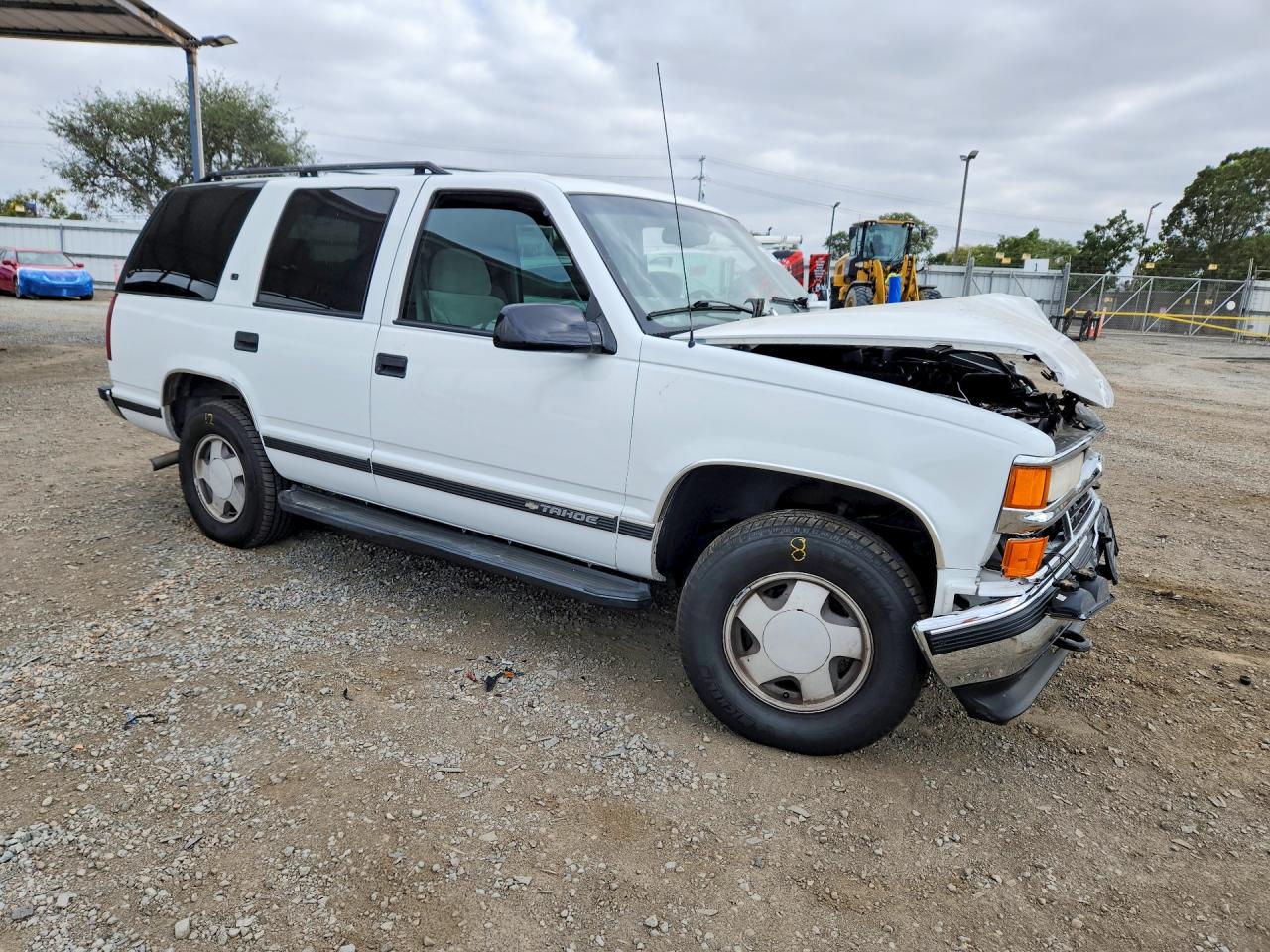 1999 Chevrolet Tahoe K1500 White vin: 1GNEK13R8XJ536612