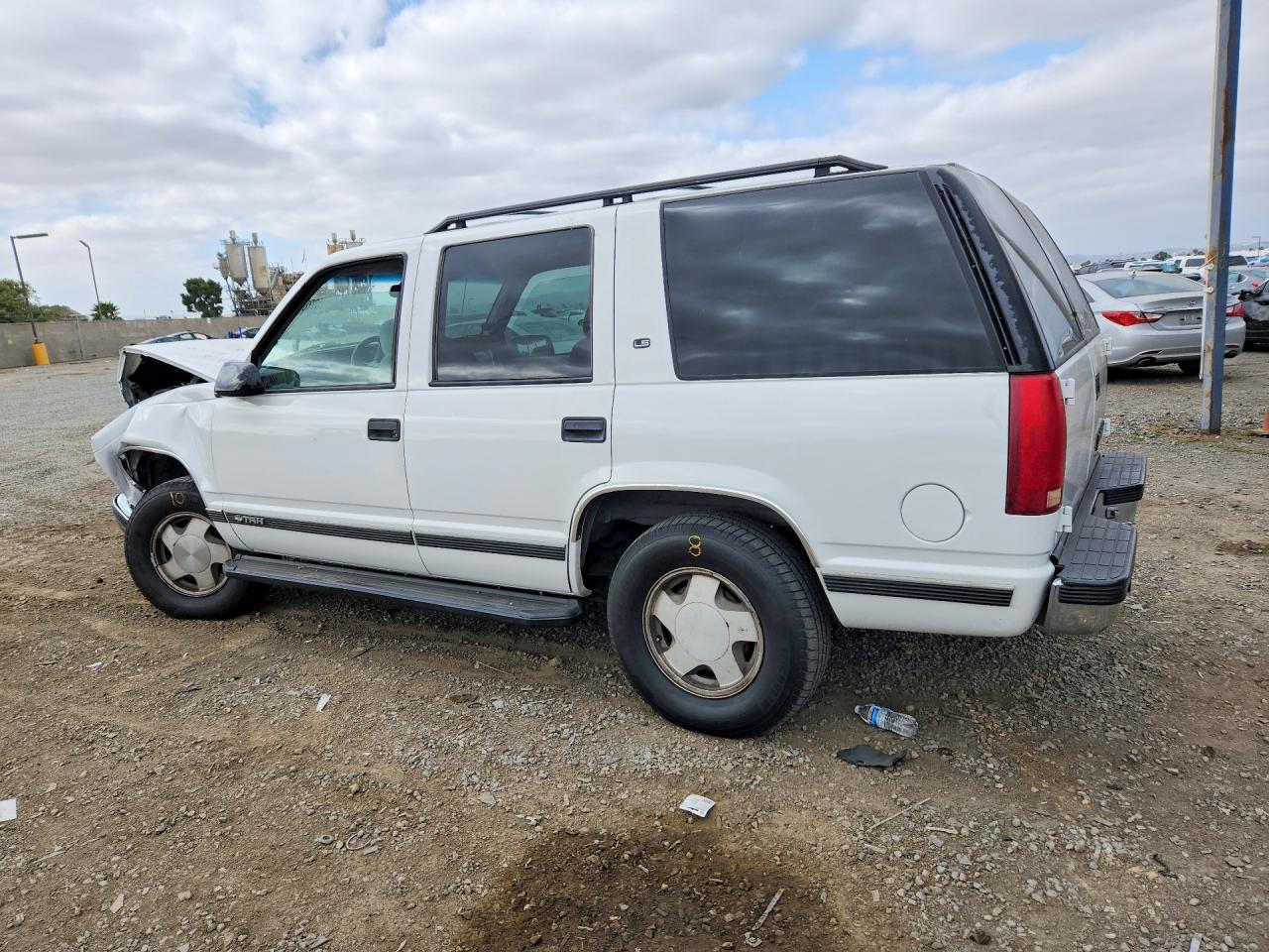 1999 Chevrolet Tahoe K1500 White vin: 1GNEK13R8XJ536612