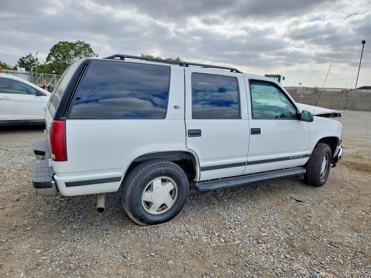 1999 Chevrolet Tahoe K1500 White vin: 1GNEK13R8XJ536612