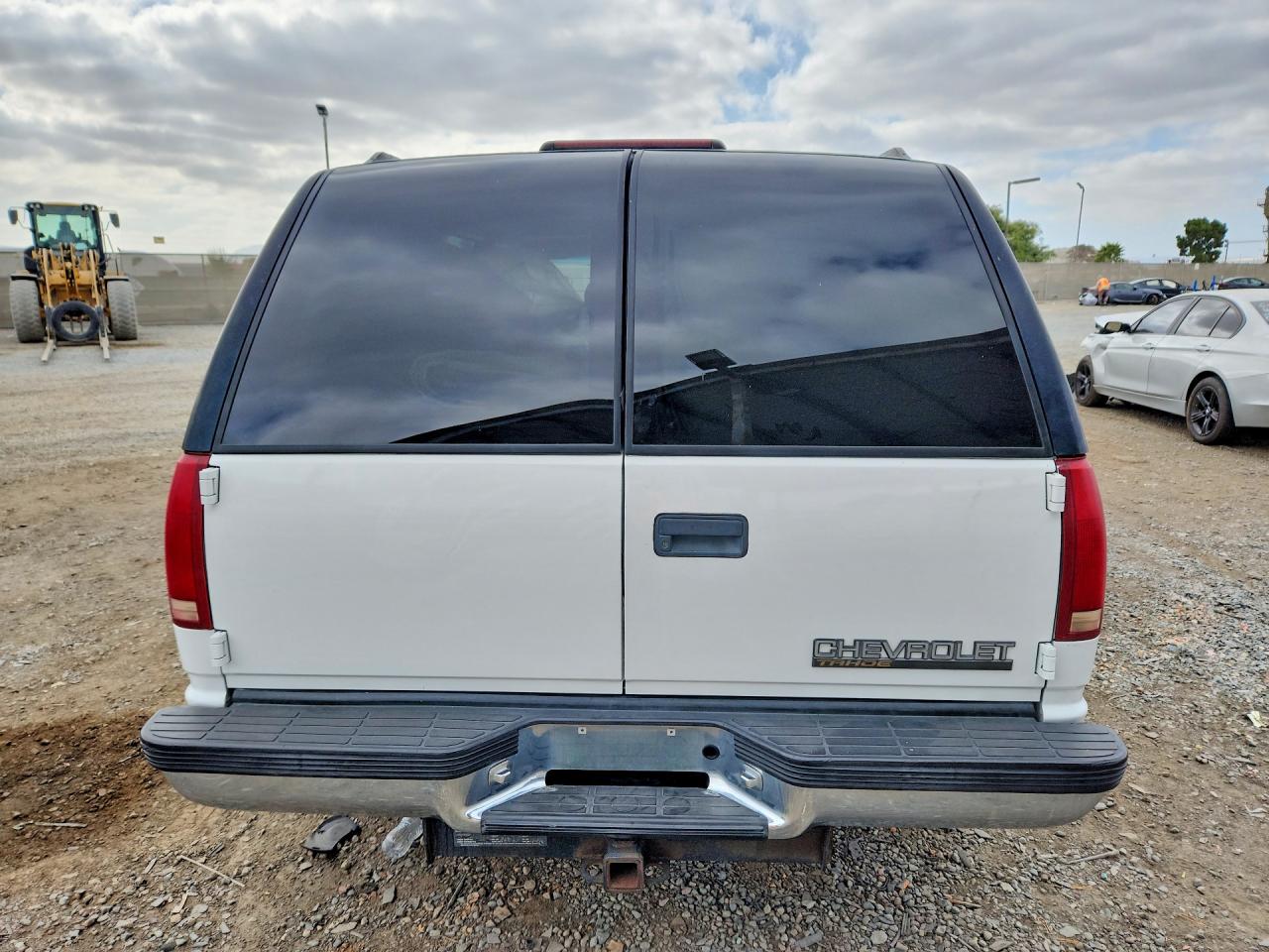 1999 Chevrolet Tahoe K1500 White vin: 1GNEK13R8XJ536612