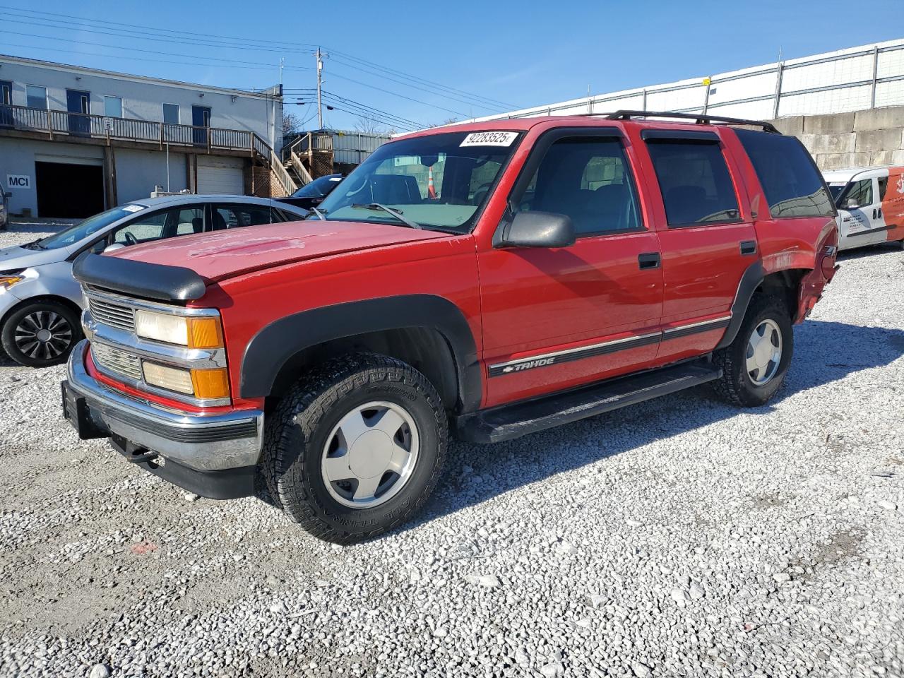 1998 Chevrolet Tahoe K1500 Red vin: 1GNEK13R9WJ338779