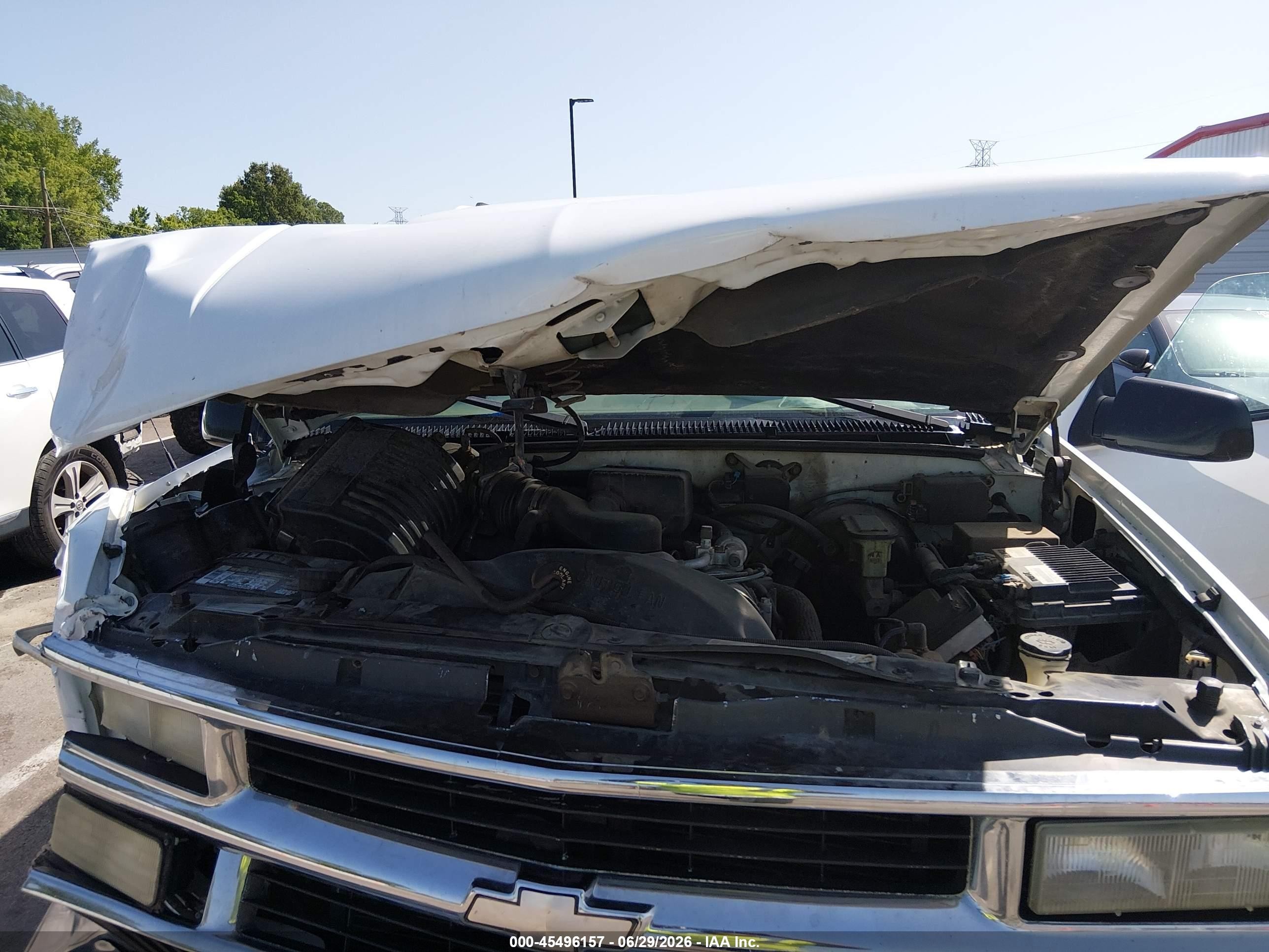 1999 Chevrolet Tahoe Ls White vin: 1GNEK13R9XJ461970