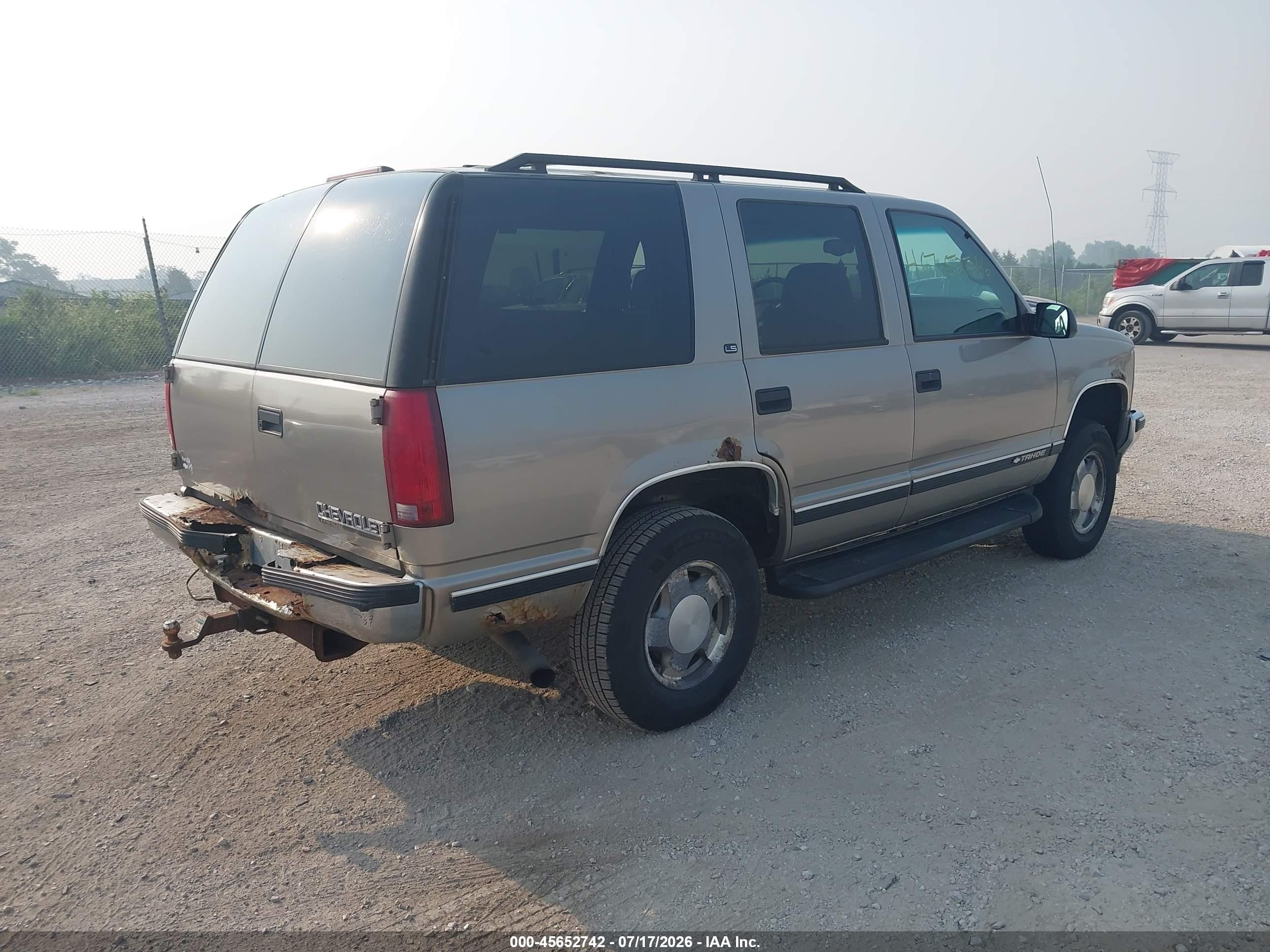 1999 Chevrolet Tahoe Ls Gold vin: 1GNEK13R9XJ572728