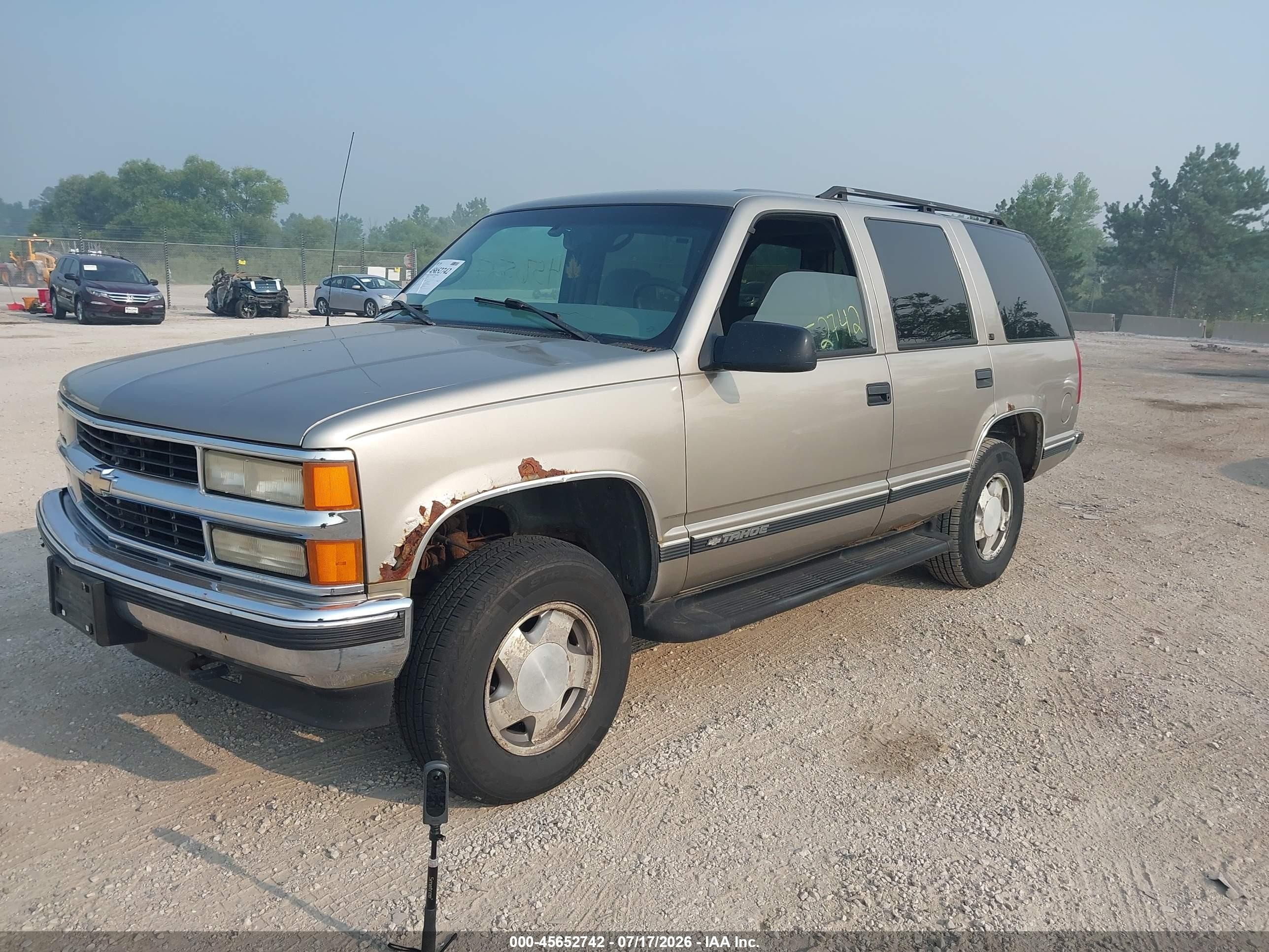 1999 Chevrolet Tahoe Ls Gold vin: 1GNEK13R9XJ572728