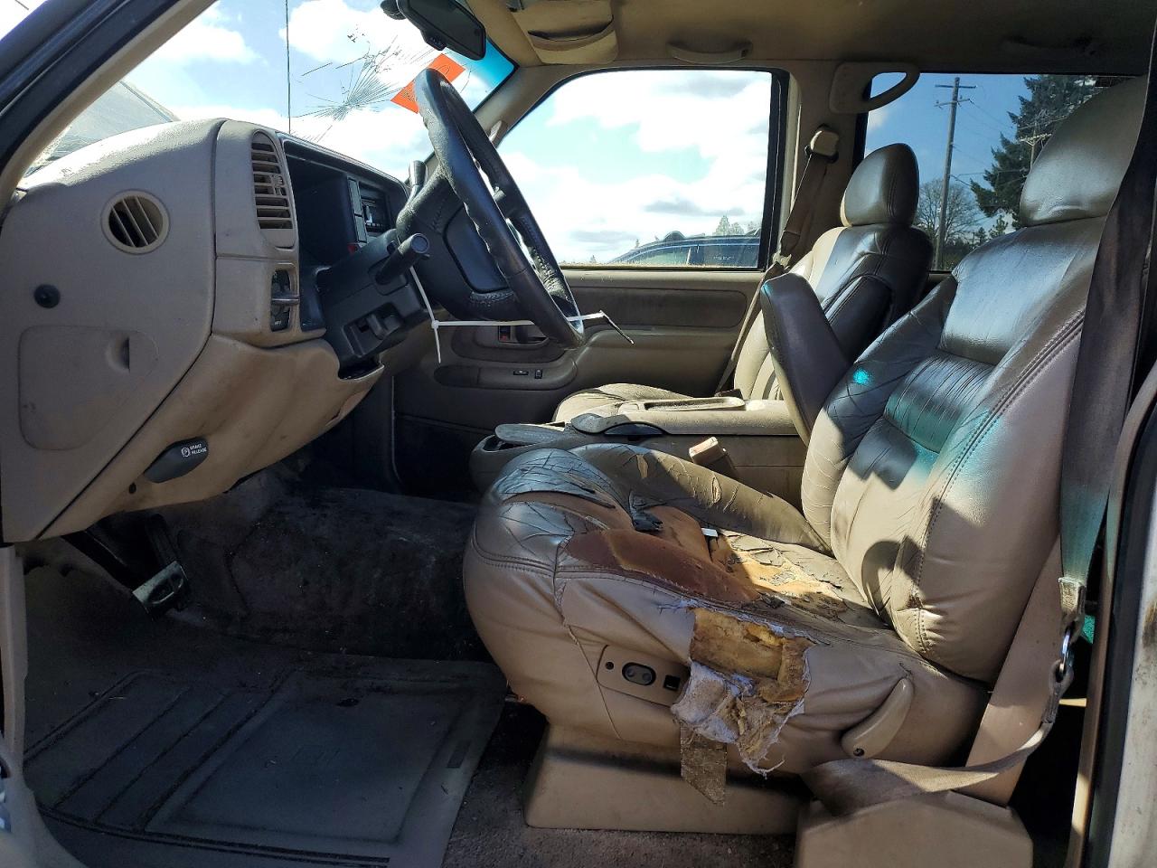 1996 Chevrolet Tahoe K1500 White vin: 1GNEK13RXTJ312137