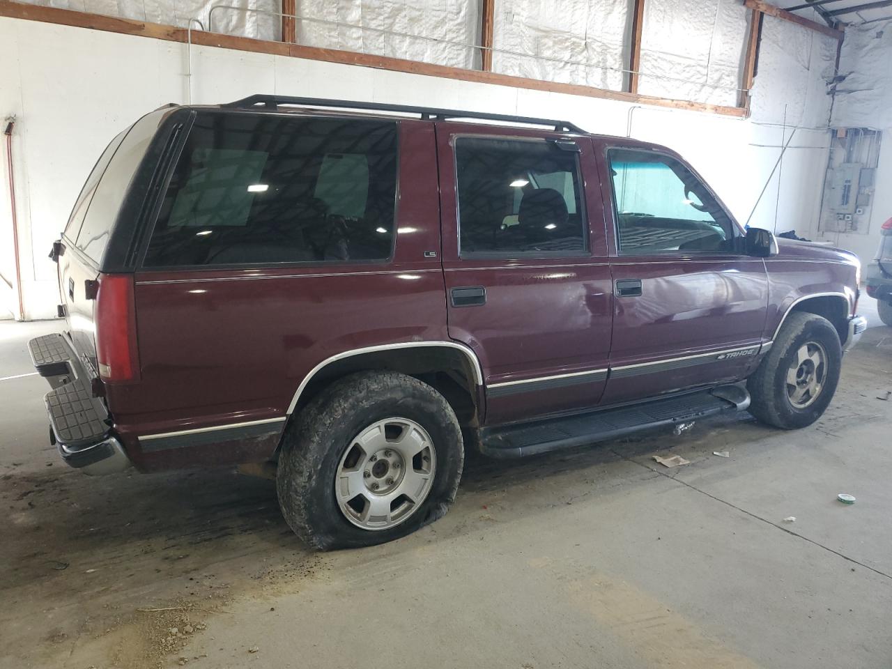 1999 Chevrolet Tahoe K1500 Бордовый vin: 1GNEK13RXXJ565075