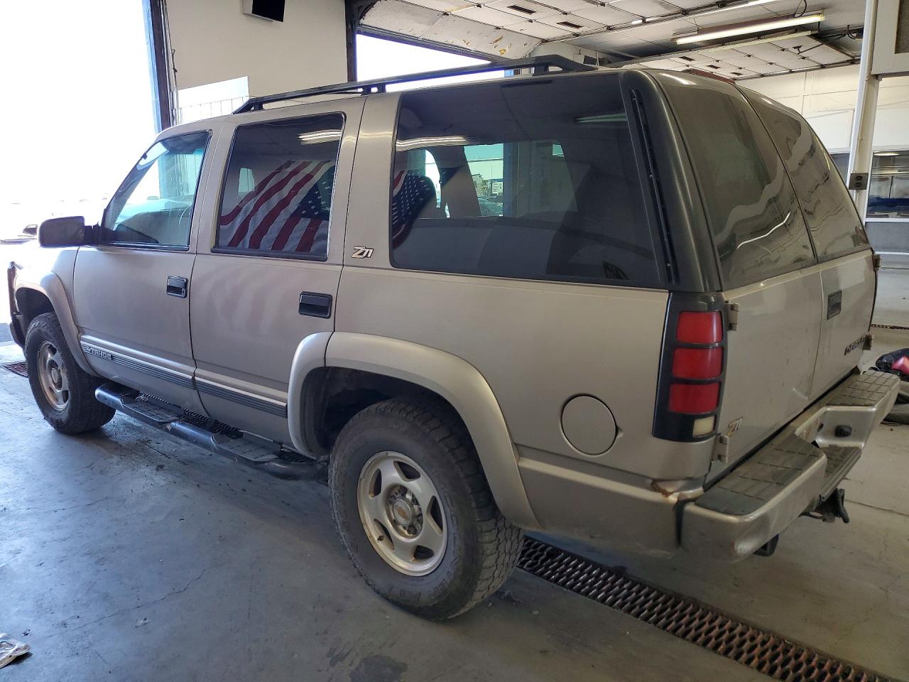 2000 Chevrolet Tahoe K1500 Tan vin: 1GNEK13RXYR185303