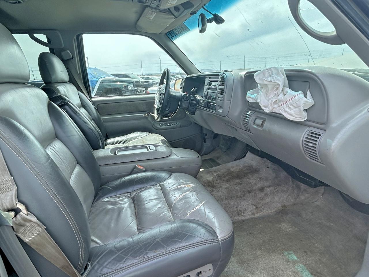 2000 Chevrolet Tahoe K1500 Tan vin: 1GNEK13RXYR185303