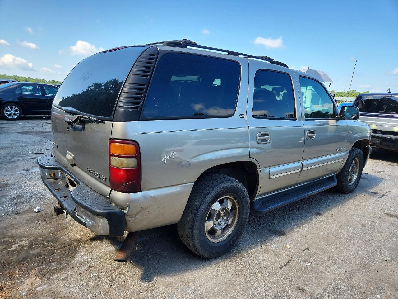 2001 Chevrolet Tahoe K1500 Silver vin: 1GNEK13T01R158435