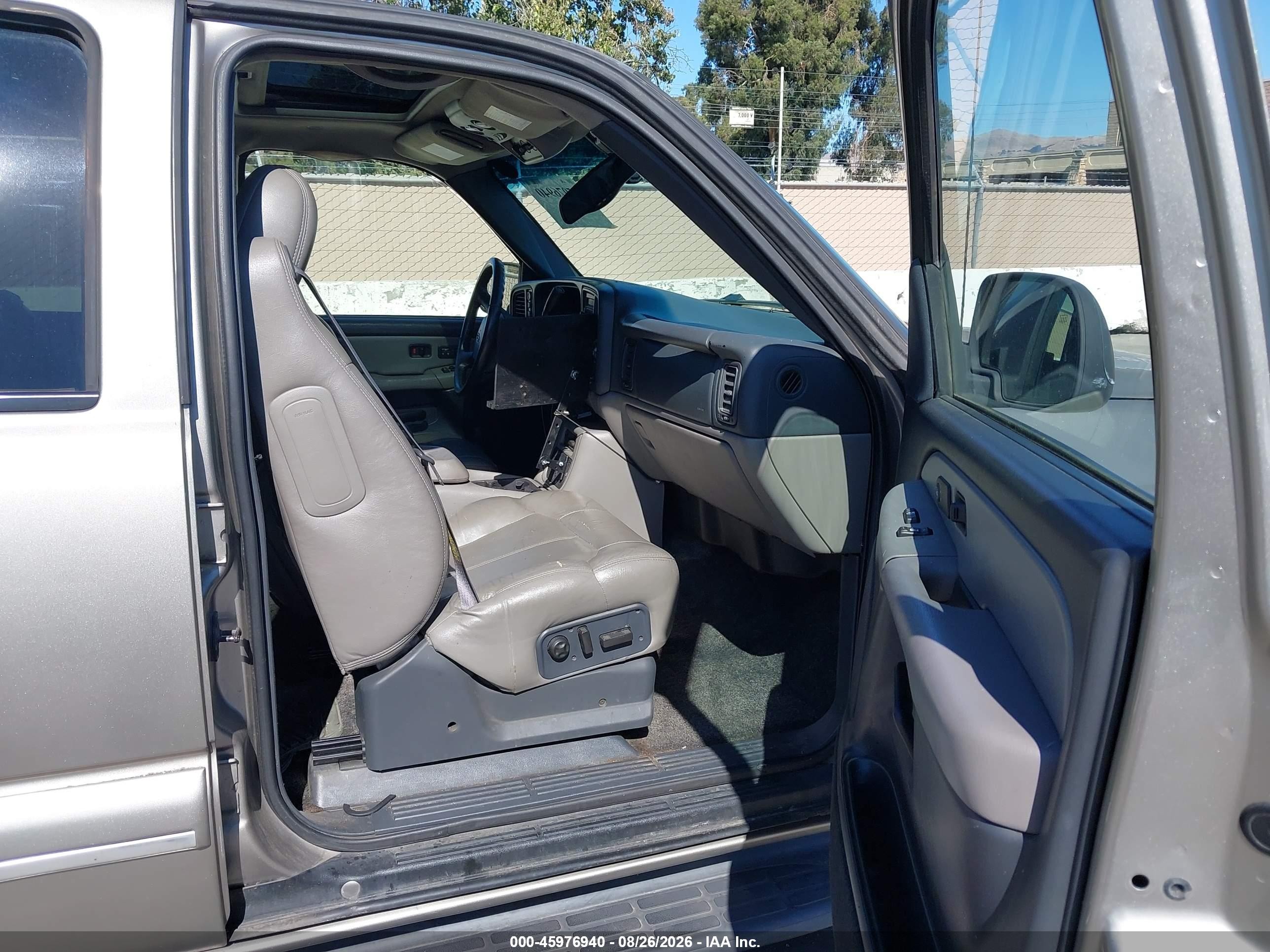2002 Chevrolet Tahoe Lt Gold vin: 1GNEK13T02J165658