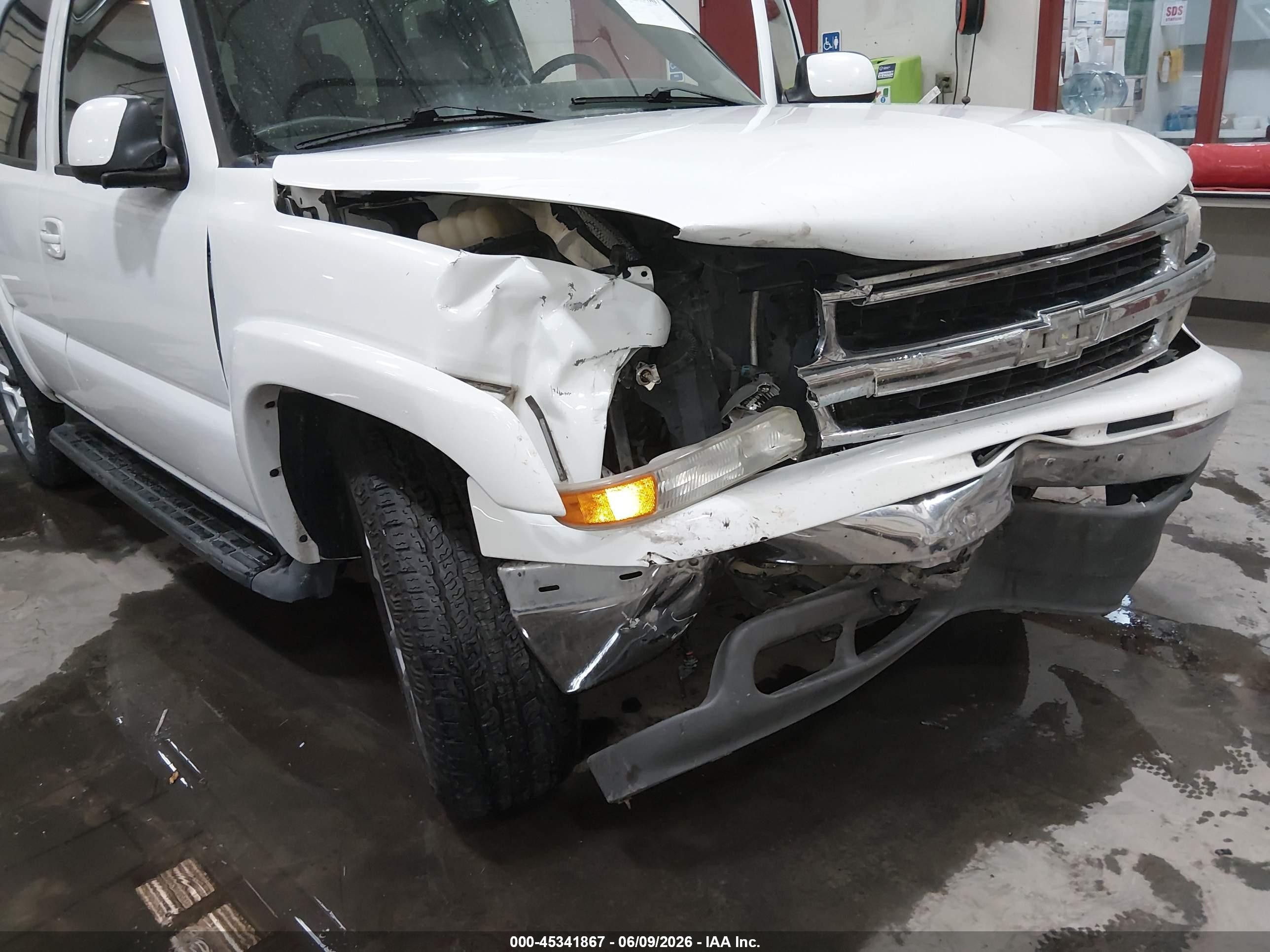 2005 Chevrolet Tahoe Lt White vin: 1GNEK13T05J220680