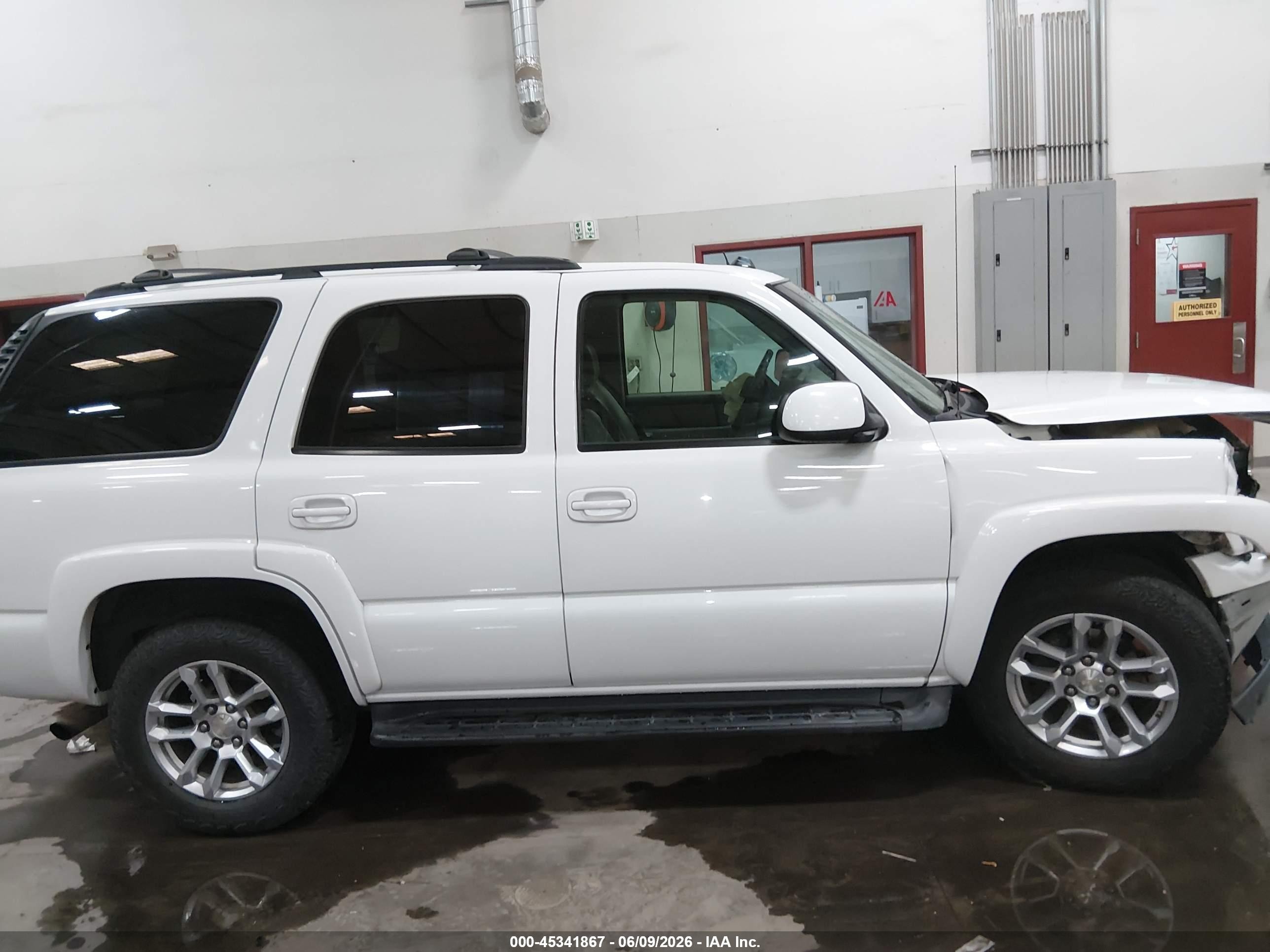 2005 Chevrolet Tahoe Lt White vin: 1GNEK13T05J220680