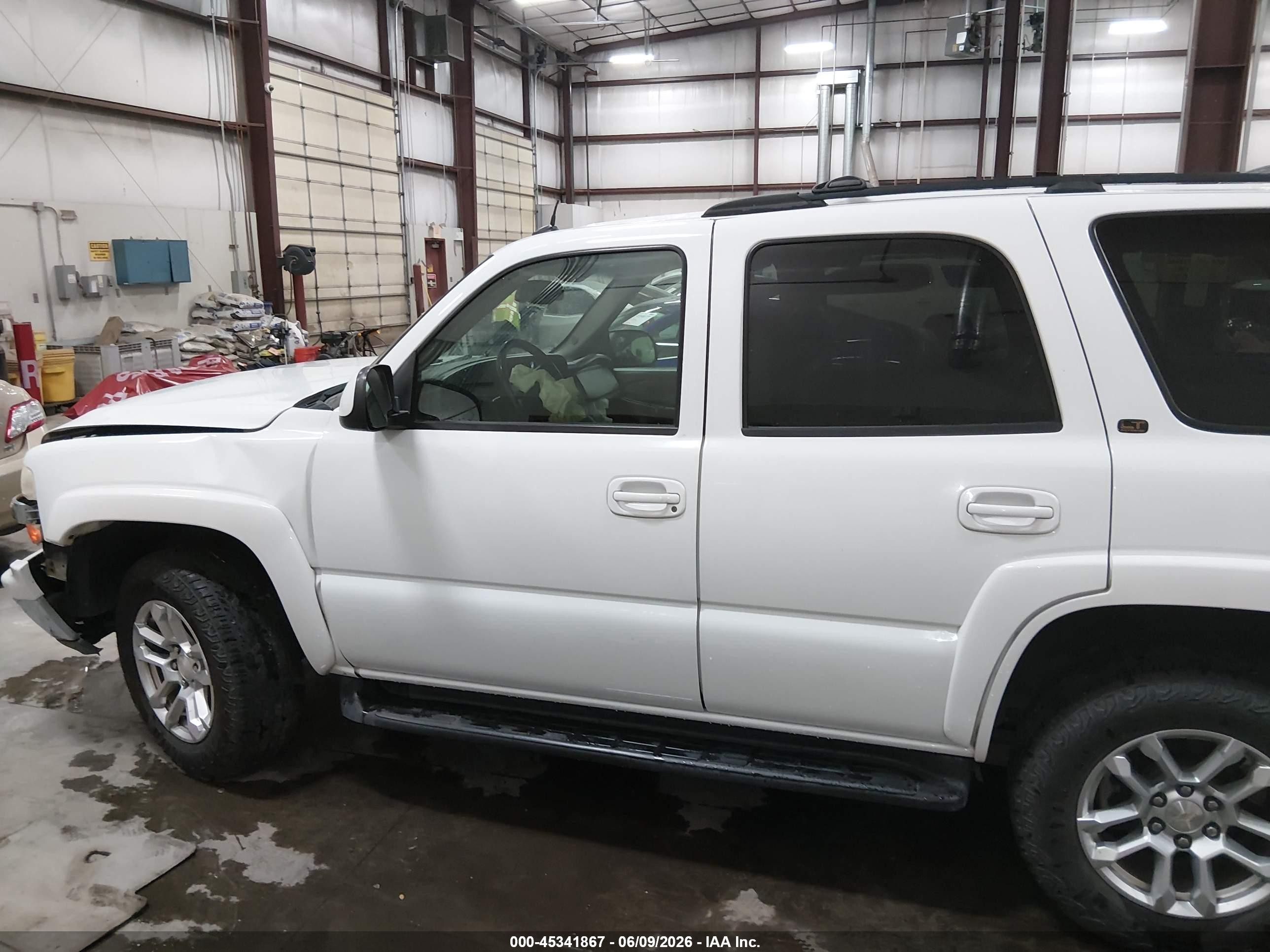 2005 Chevrolet Tahoe Lt White vin: 1GNEK13T05J220680