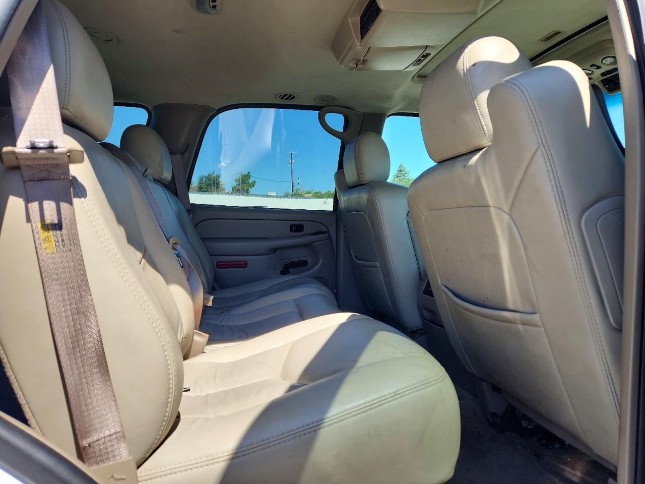 2005 Chevrolet Tahoe K1500 White vin: 1GNEK13T05R109211