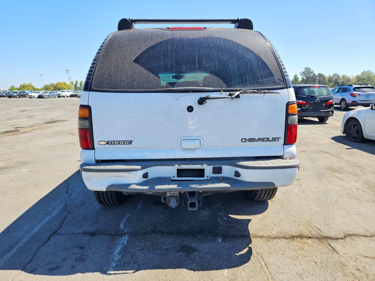 2005 Chevrolet Tahoe K1500 White vin: 1GNEK13T05R109211