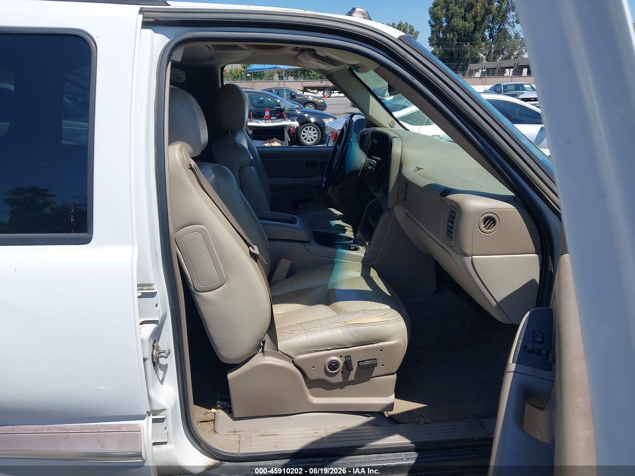2005 Chevrolet Tahoe Lt White vin: 1GNEK13T05R112433
