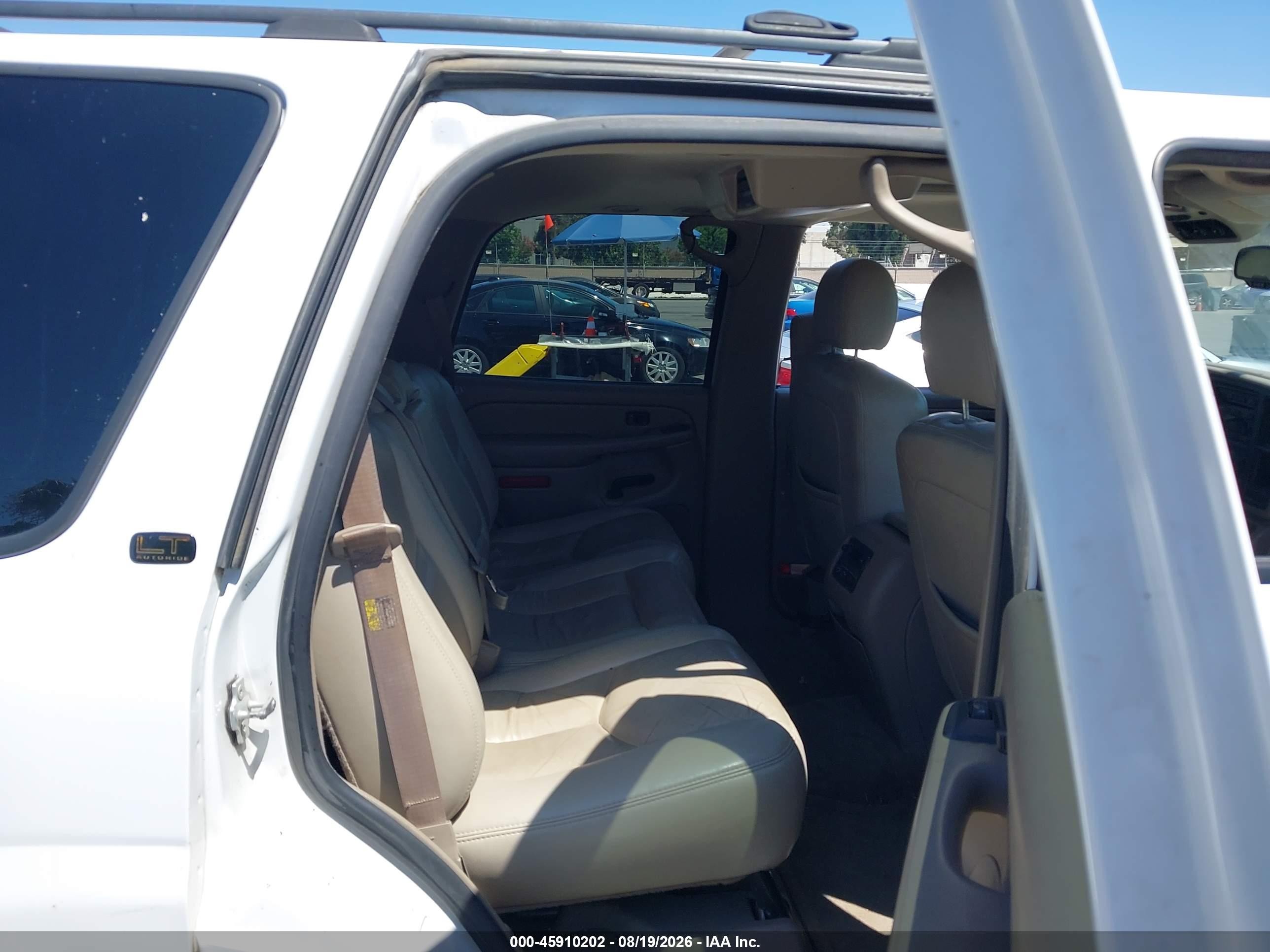 2005 Chevrolet Tahoe Lt White vin: 1GNEK13T05R112433