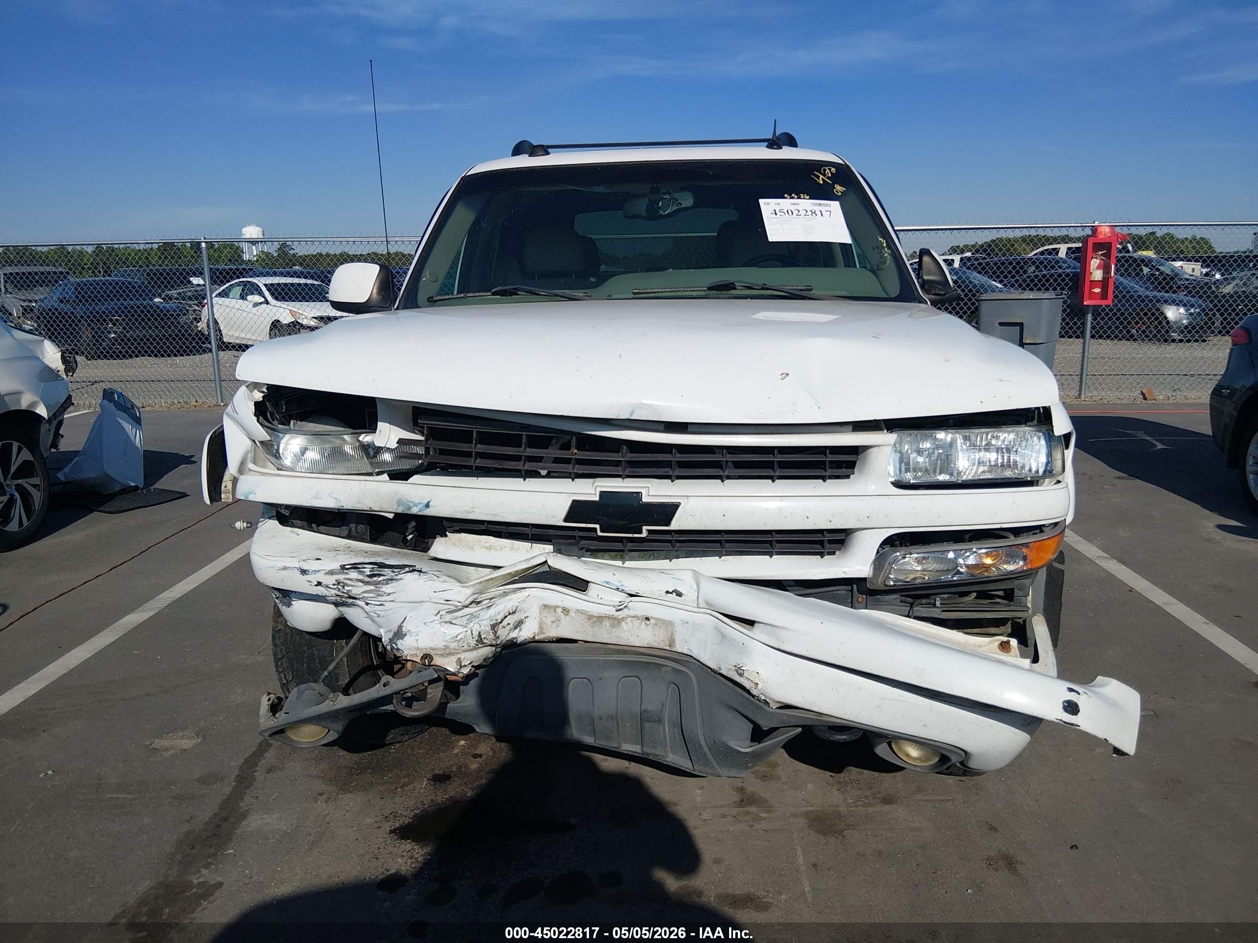 2005 Chevrolet Tahoe Z71 Белый vin: 1GNEK13T05R115946