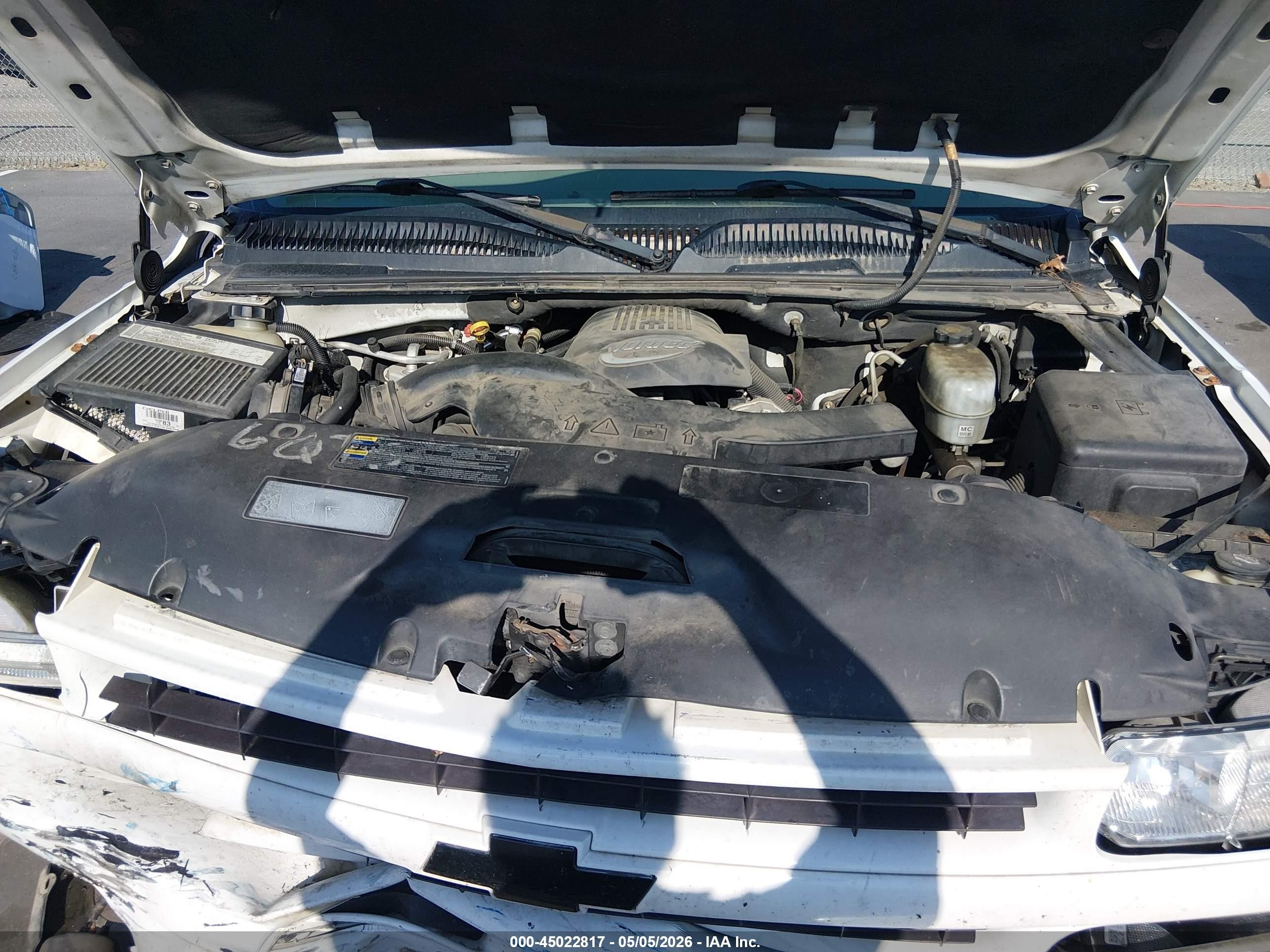 2005 Chevrolet Tahoe Z71 Белый vin: 1GNEK13T05R115946