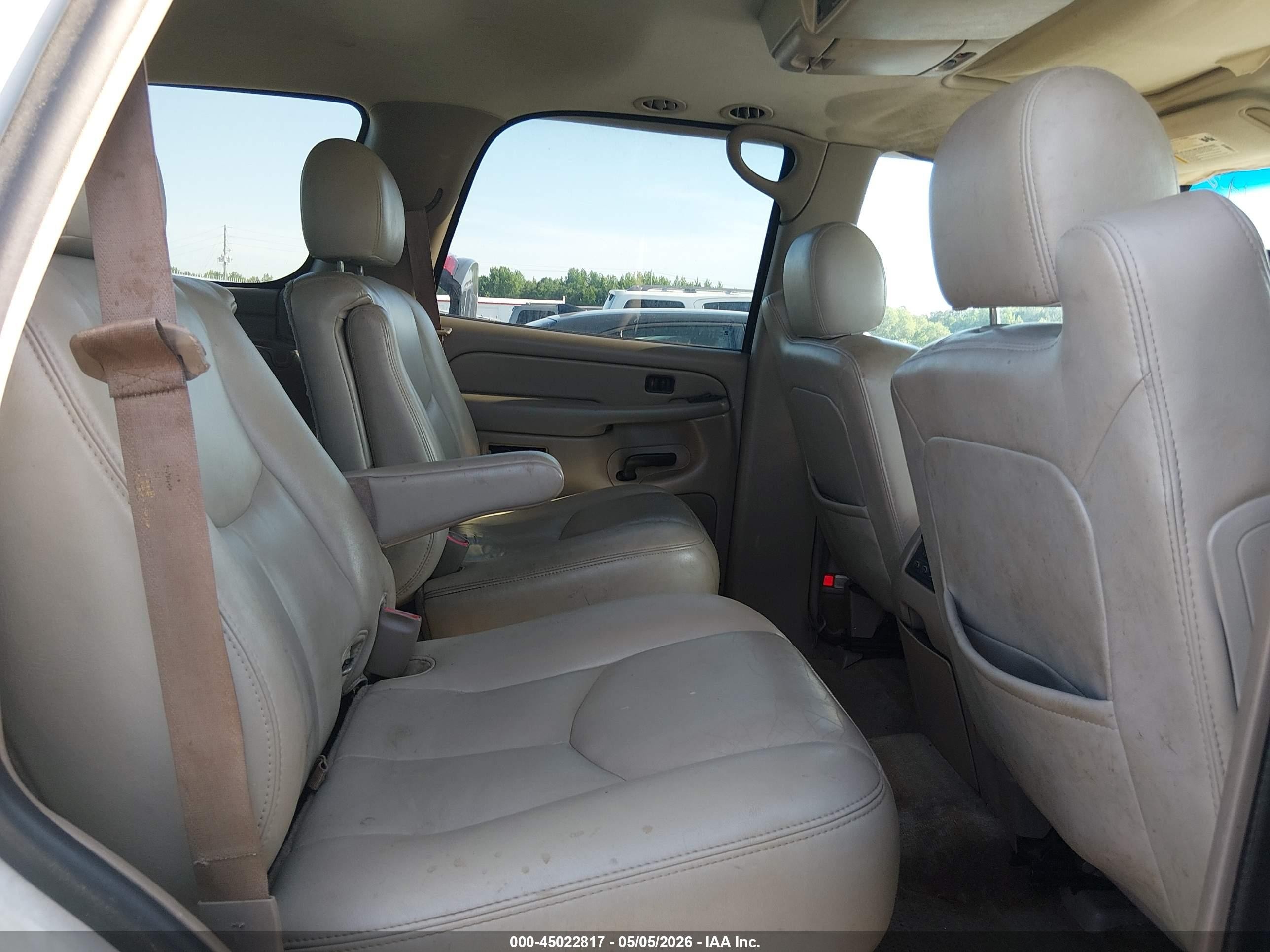 2005 Chevrolet Tahoe Z71 Белый vin: 1GNEK13T05R115946