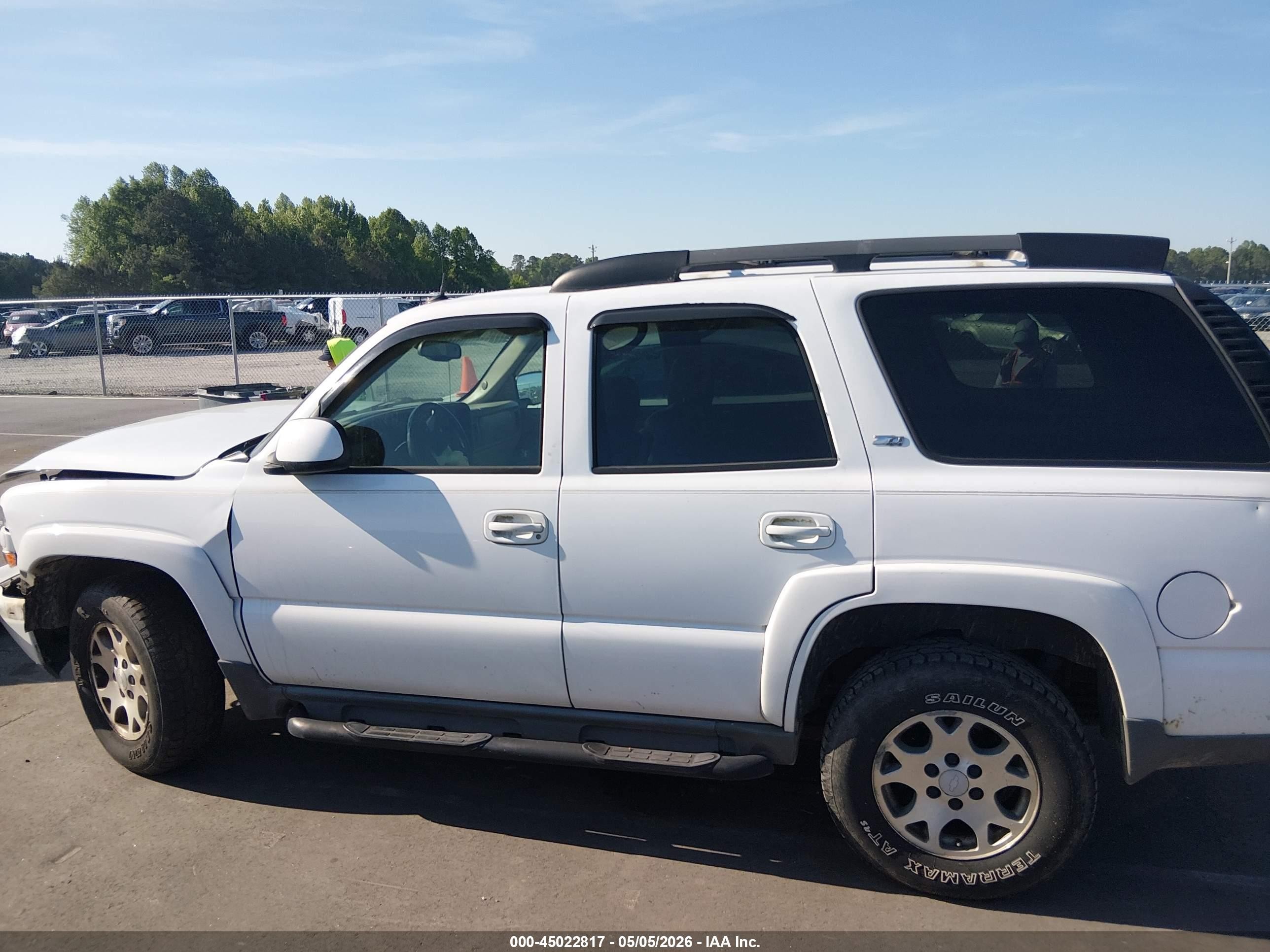 2005 Chevrolet Tahoe Z71 Белый vin: 1GNEK13T05R115946