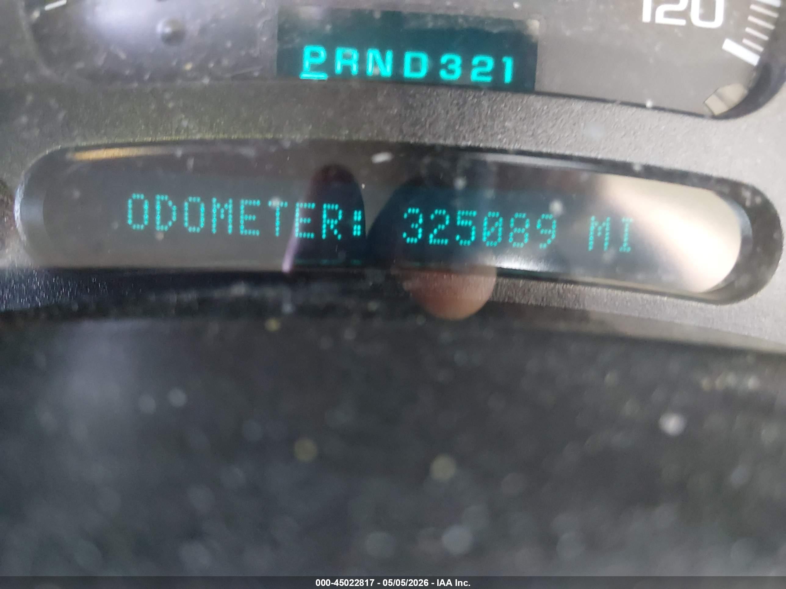 2005 Chevrolet Tahoe Z71 Белый vin: 1GNEK13T05R115946