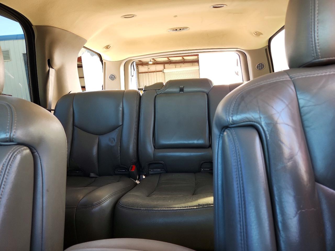 2005 Chevrolet Tahoe K1500 Beige vin: 1GNEK13T05R262199