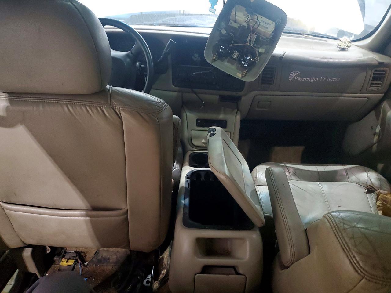 2001 Chevrolet Tahoe K1500 Белый vin: 1GNEK13T11R117232