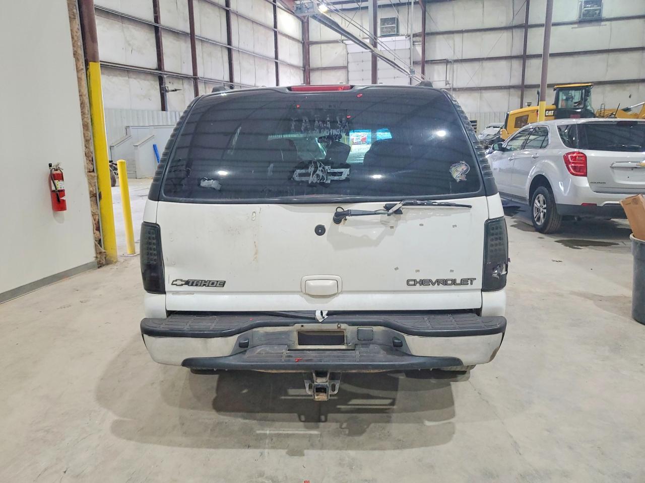2001 Chevrolet Tahoe K1500 Белый vin: 1GNEK13T11R117232