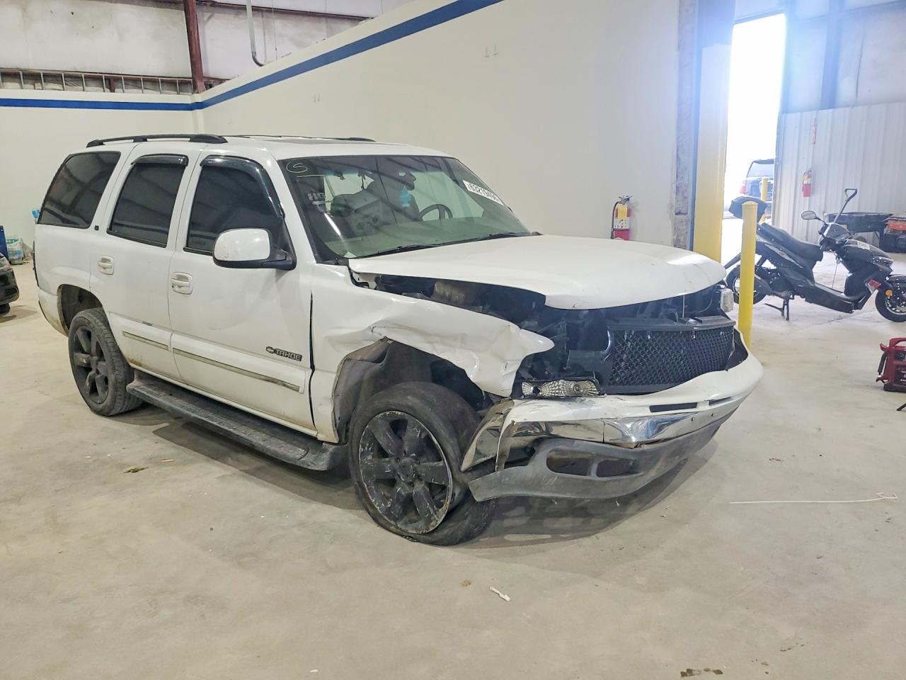2001 Chevrolet Tahoe K1500 Белый vin: 1GNEK13T11R117232