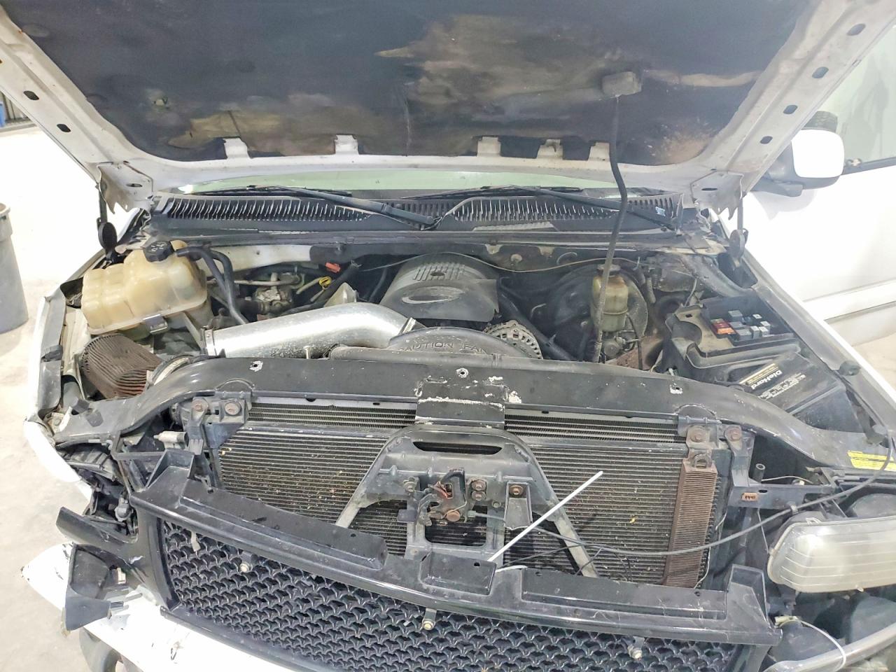 2001 Chevrolet Tahoe K1500 Белый vin: 1GNEK13T11R117232