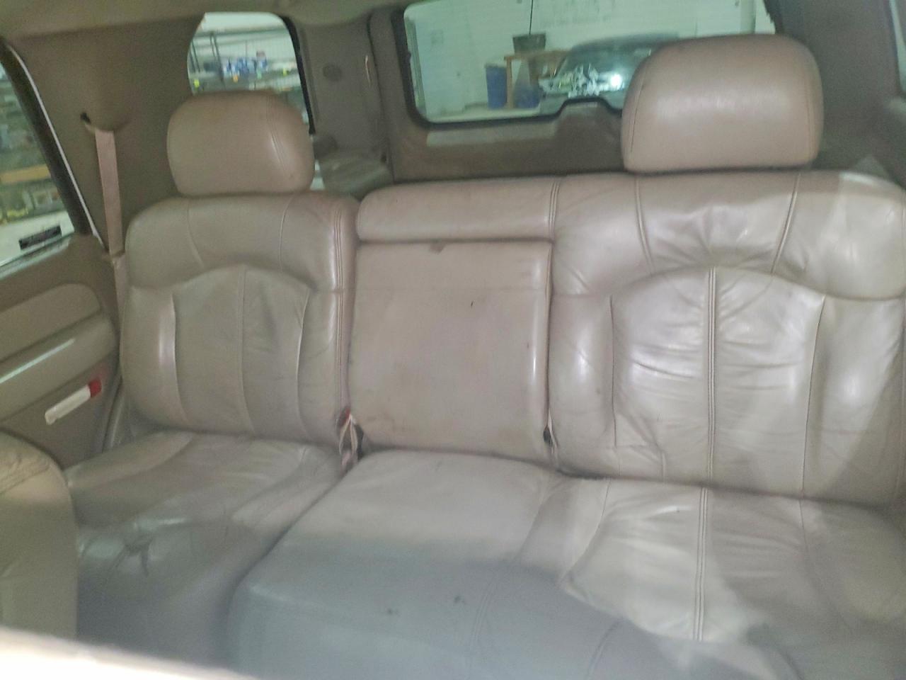 2001 Chevrolet Tahoe K1500 Белый vin: 1GNEK13T11R117232