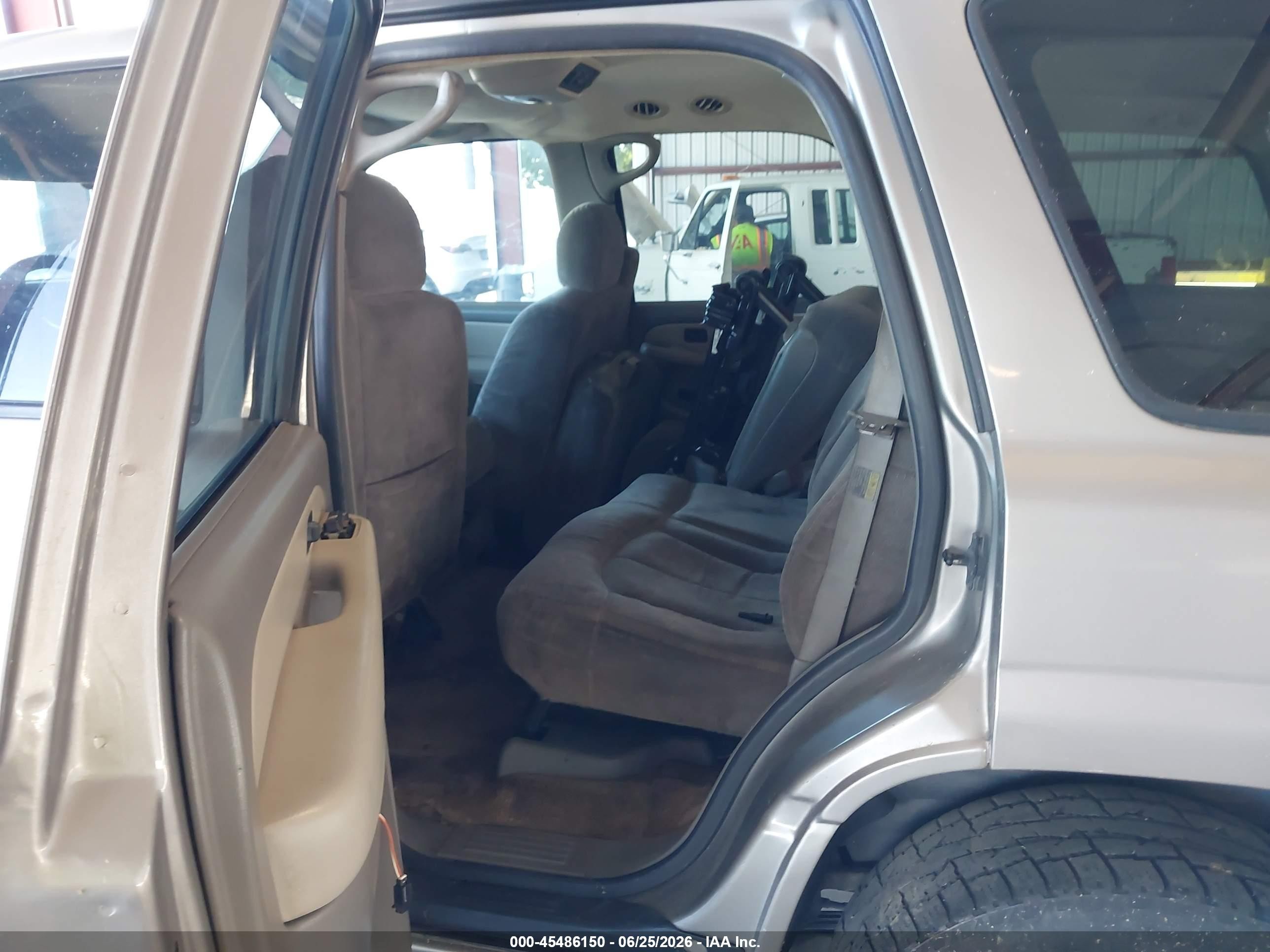 2002 Chevrolet Tahoe Ls Silver vin: 1GNEK13T12J273500