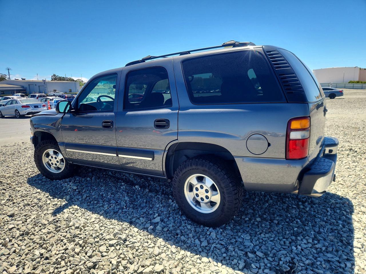 2002 Chevrolet Tahoe K1500 Gray vin: 1GNEK13T12J314918