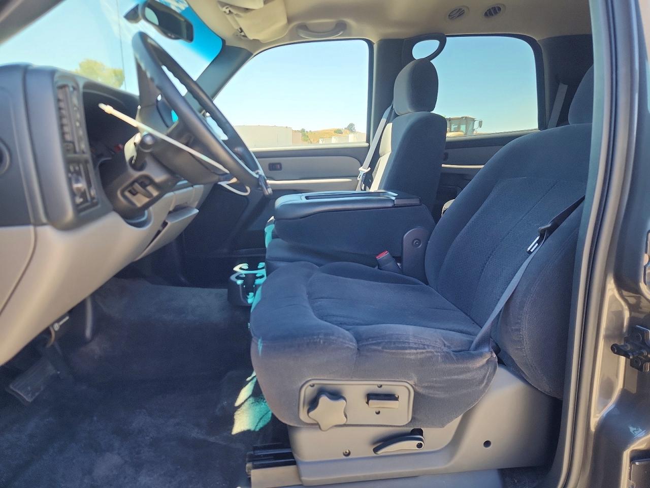 2002 Chevrolet Tahoe K1500 Gray vin: 1GNEK13T12J314918
