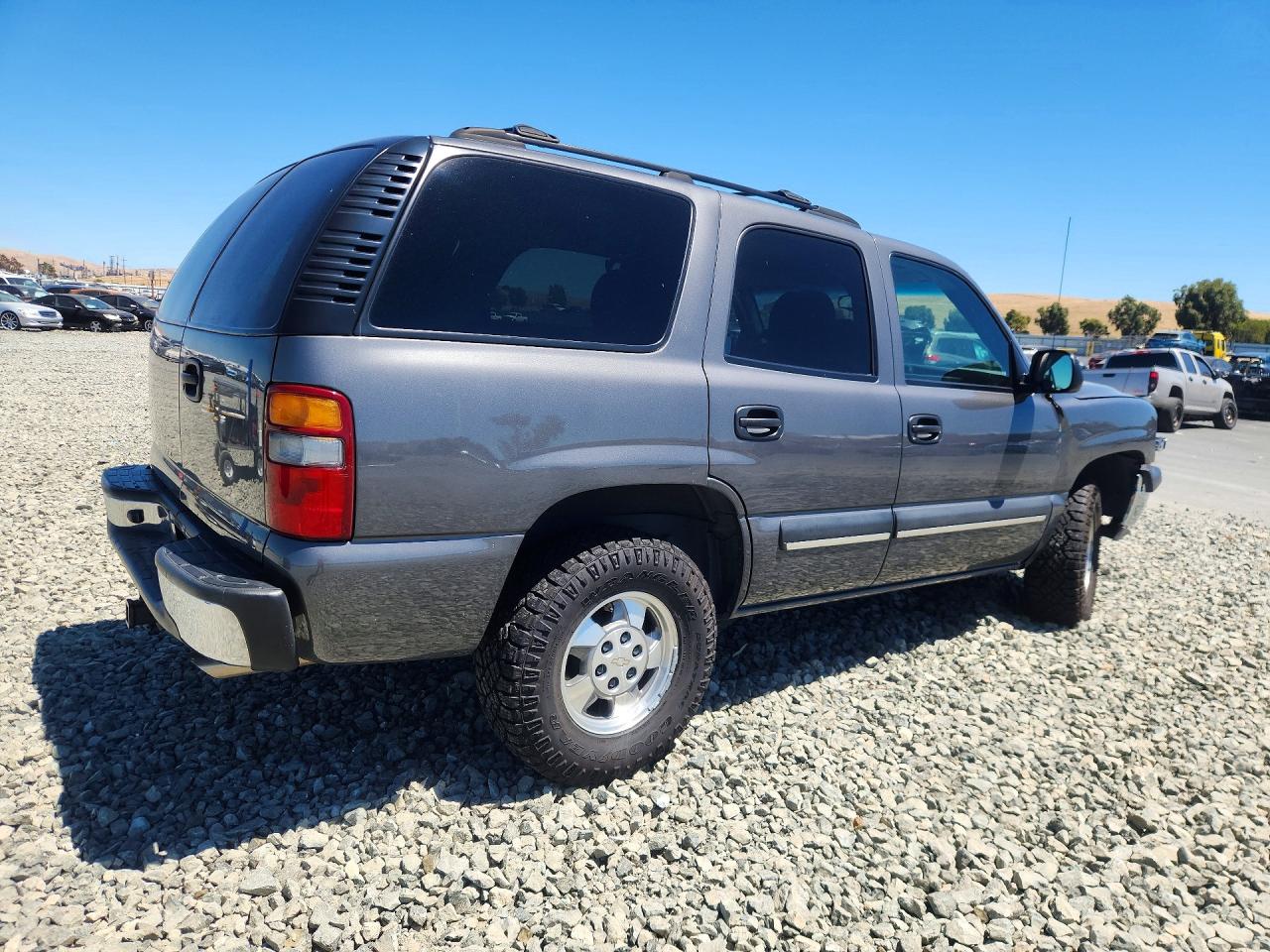 2002 Chevrolet Tahoe K1500 Gray vin: 1GNEK13T12J314918