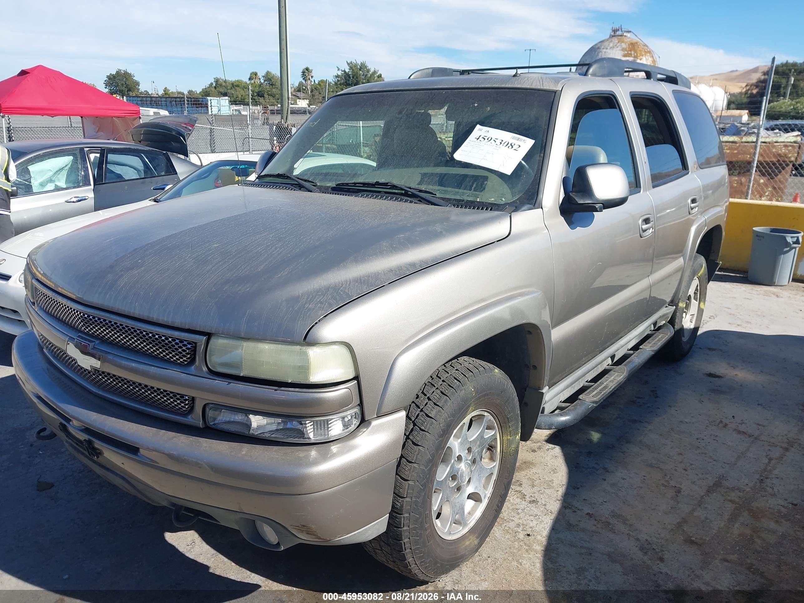 2002 Chevrolet Tahoe Z71 Beige vin: 1GNEK13T12R244757
