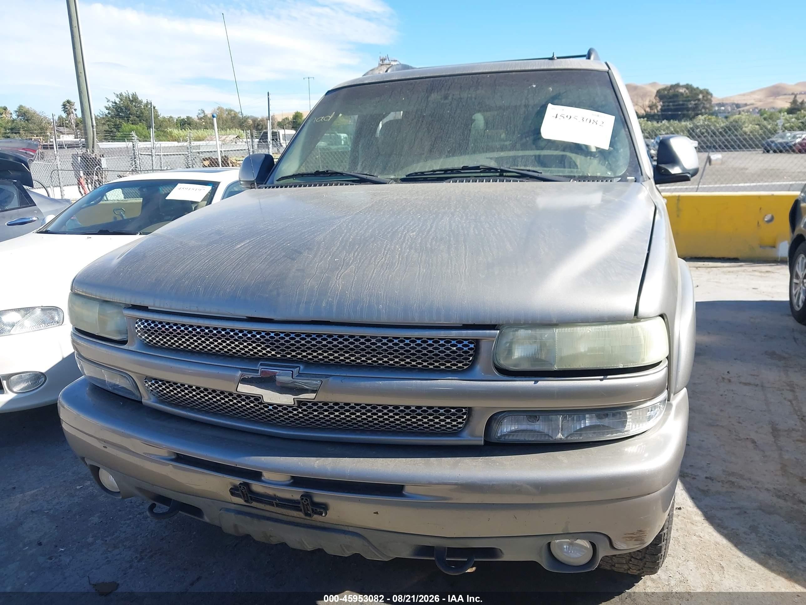 2002 Chevrolet Tahoe Z71 Beige vin: 1GNEK13T12R244757