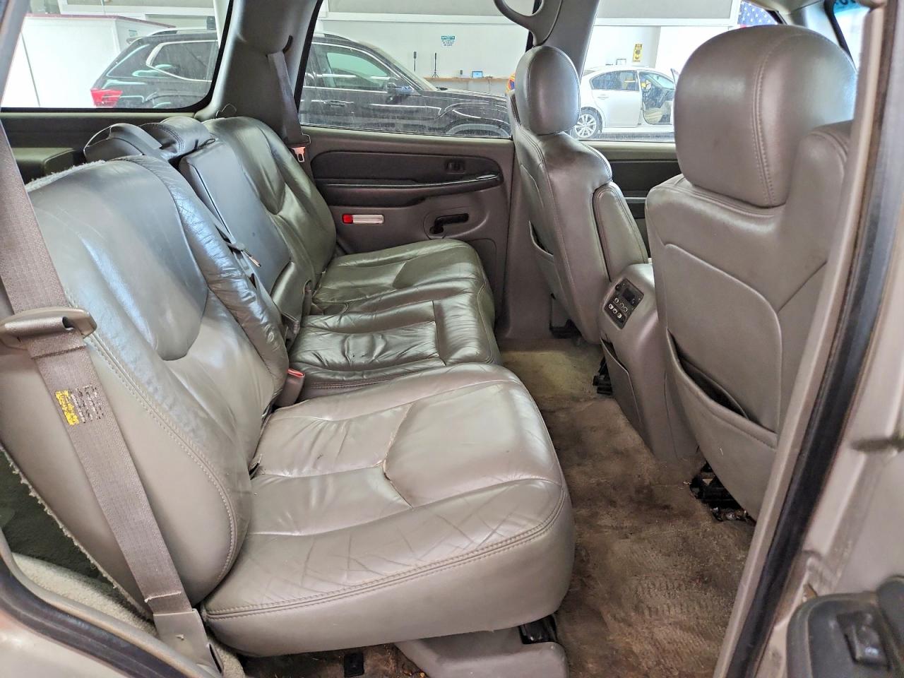 2003 Chevrolet Tahoe K1500 Tan vin: 1GNEK13T13J317075