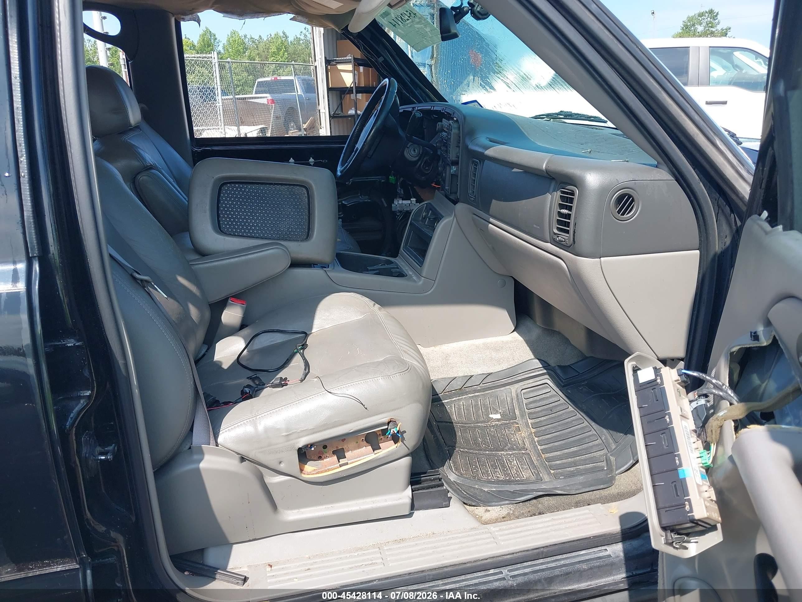 2004 Chevrolet Tahoe Z71 Black vin: 1GNEK13T14R169335
