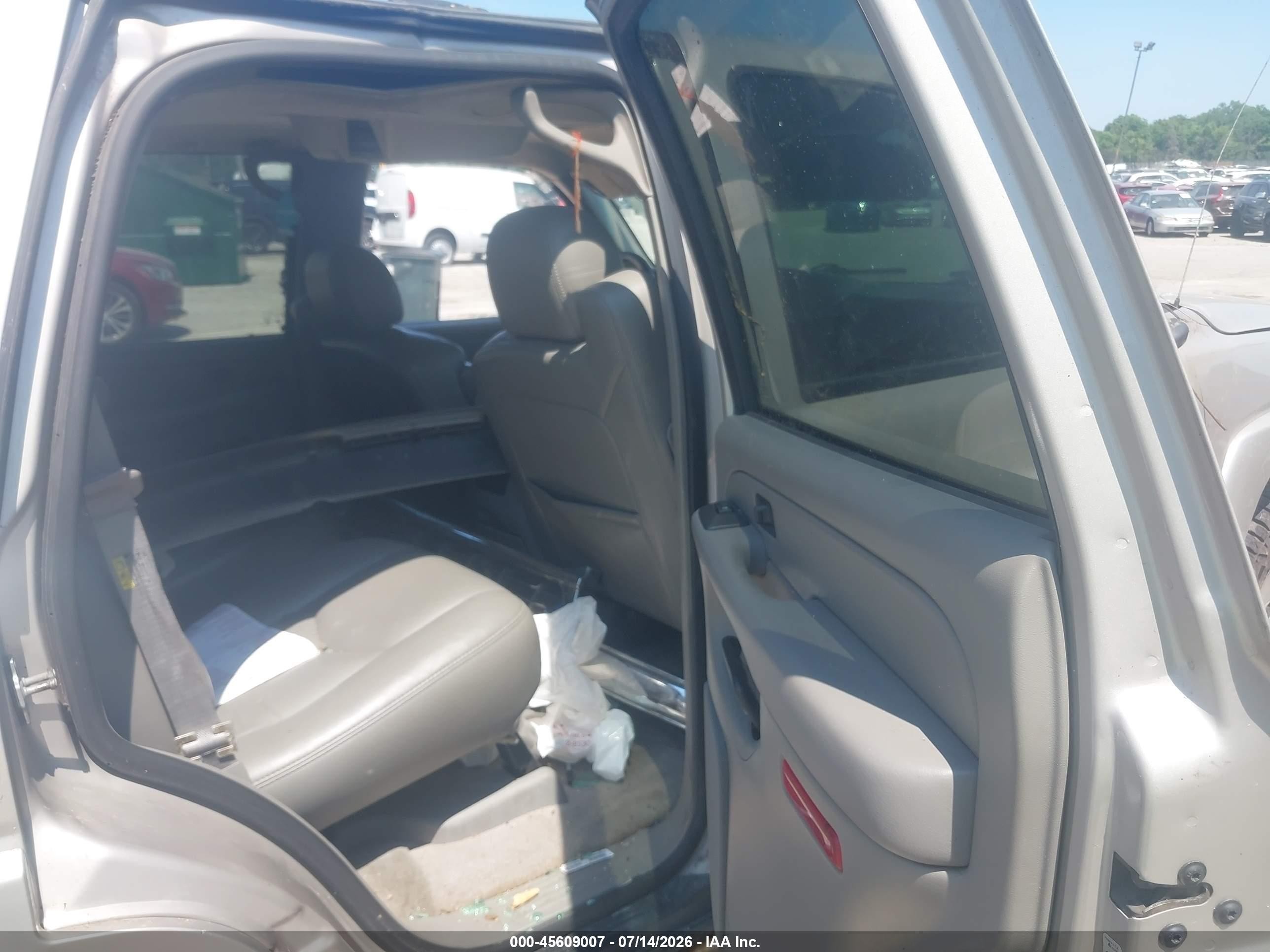 2005 Chevrolet Tahoe Lt Tan vin: 1GNEK13T15R201332