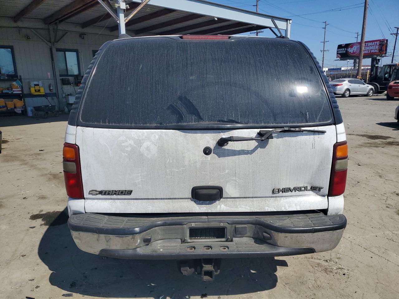 2002 Chevrolet Tahoe K1500 White vin: 1GNEK13T22R257775