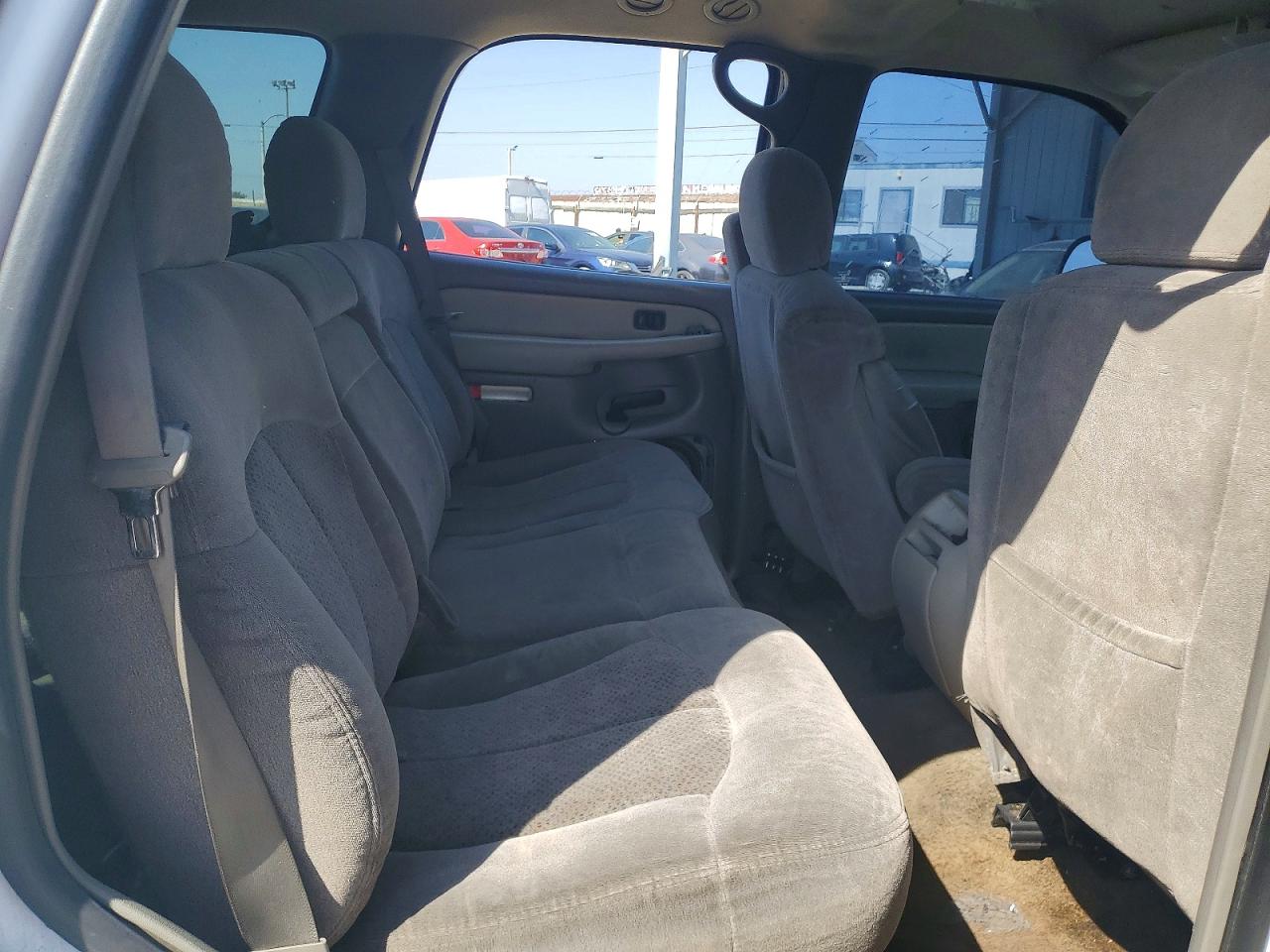 2002 Chevrolet Tahoe K1500 White vin: 1GNEK13T22R257775